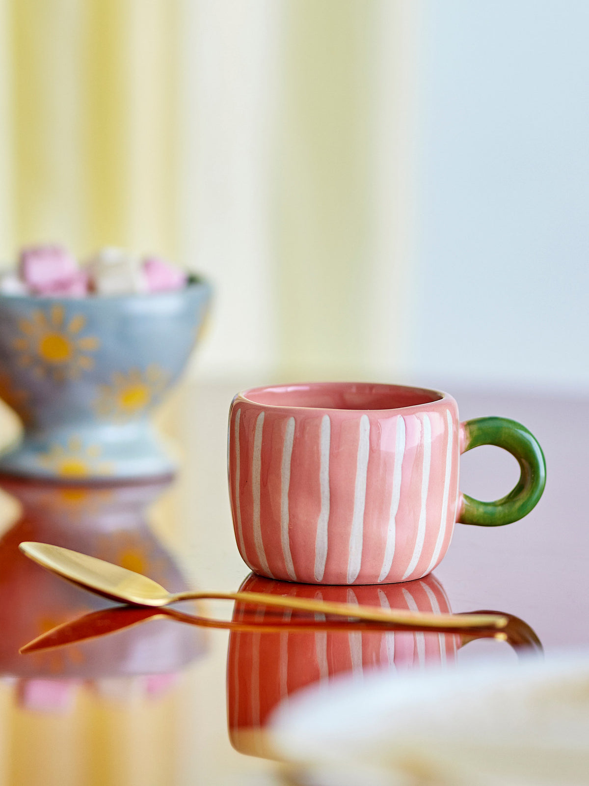 Nini Tasse, Rose, Steingut in Rose präsentiert im Onlineshop von KAQTU Design AG. Tasse ist von Bloomingville