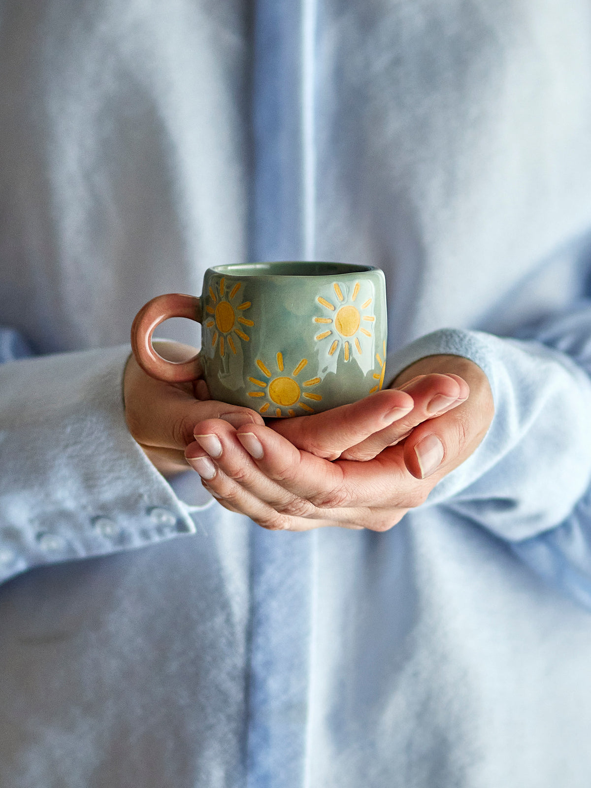 Nini Tasse, Blau, Steingut in Blue präsentiert im Onlineshop von KAQTU Design AG. Tasse ist von Bloomingville
