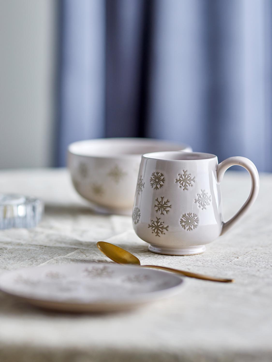 Snowie Becher, Natur, Steingut in Nature präsentiert im Onlineshop von KAQTU Design AG. Tasse ist von Bloomingville