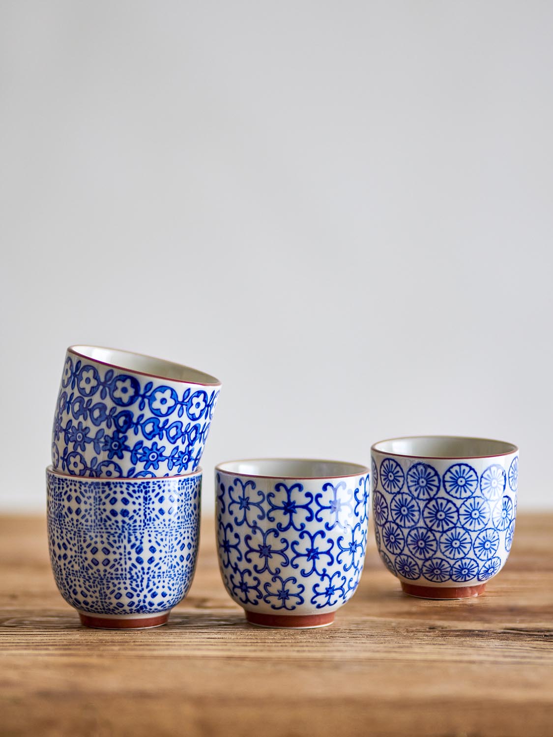 Karine Tasse, Blau, Steingut in Blue präsentiert im Onlineshop von KAQTU Design AG. Tasse ist von Bloomingville