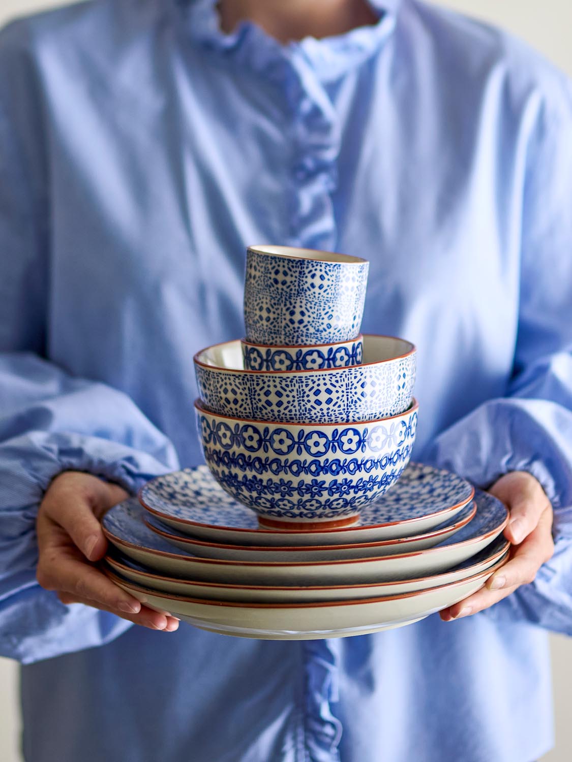 Karine Tasse, Blau, Steingut in Blue präsentiert im Onlineshop von KAQTU Design AG. Tasse ist von Bloomingville