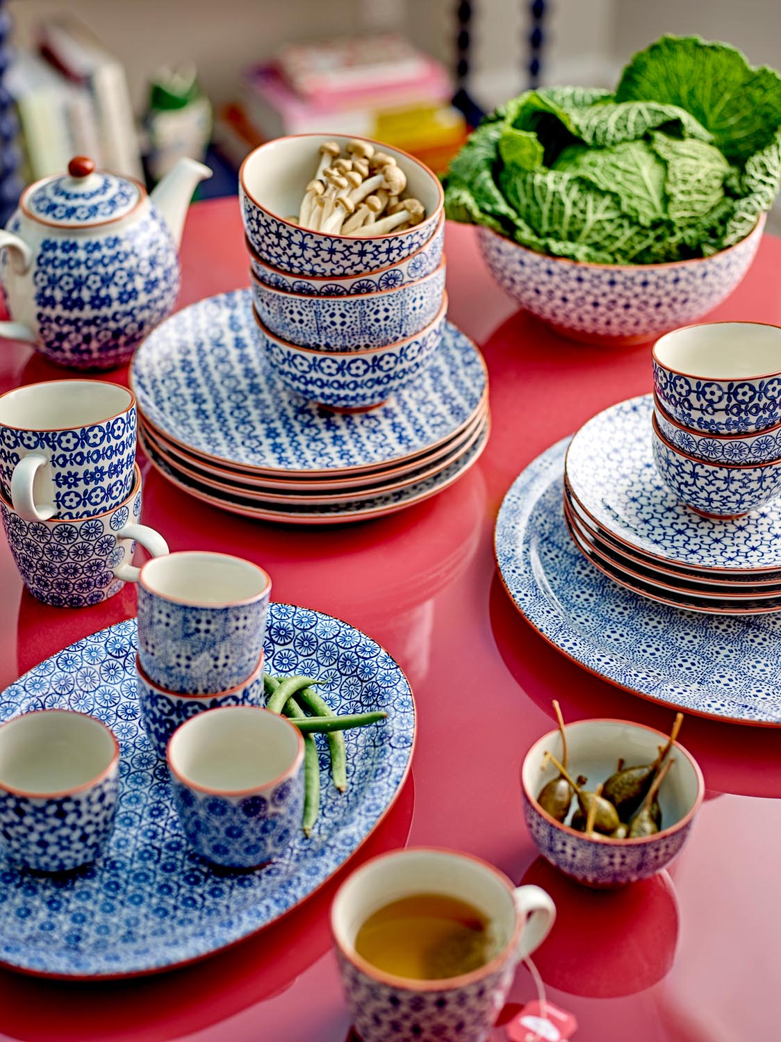 Karine Becher, Blau, Steingut in Blue präsentiert im Onlineshop von KAQTU Design AG. Tasse ist von Bloomingville