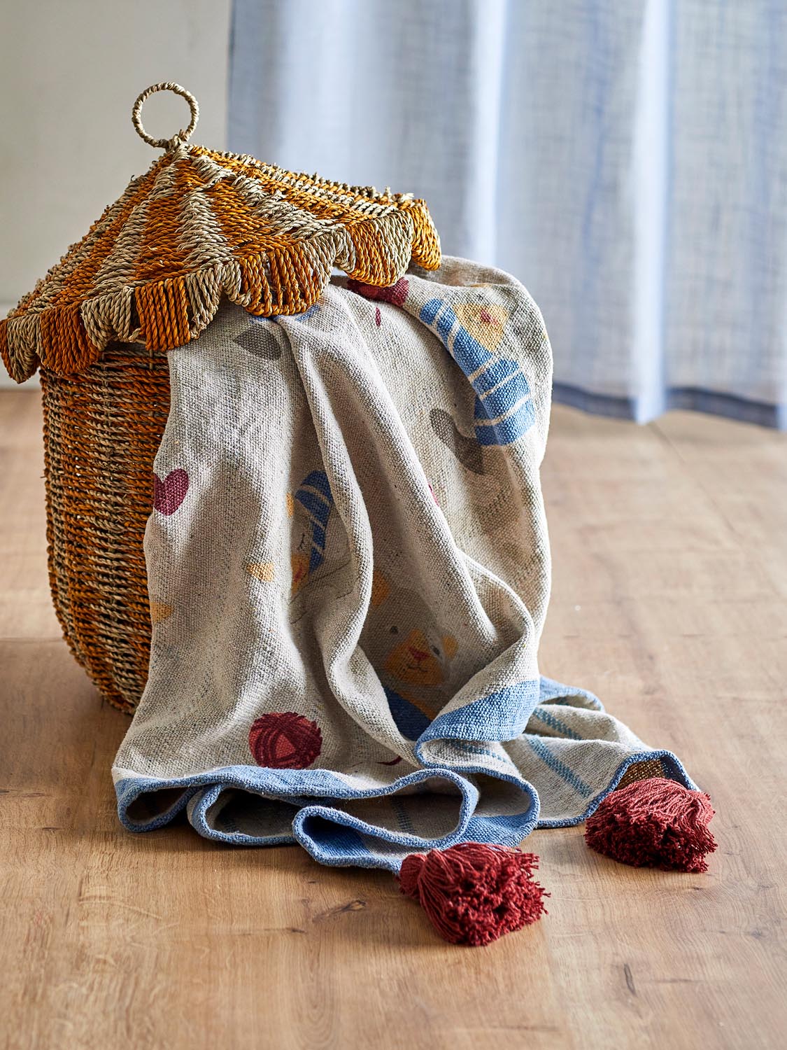 Mille Decke, Bunt, Recycelte Baumwolle in Multi präsentiert im Onlineshop von KAQTU Design AG. Bettüberwurf ist von Bloomingville Mini