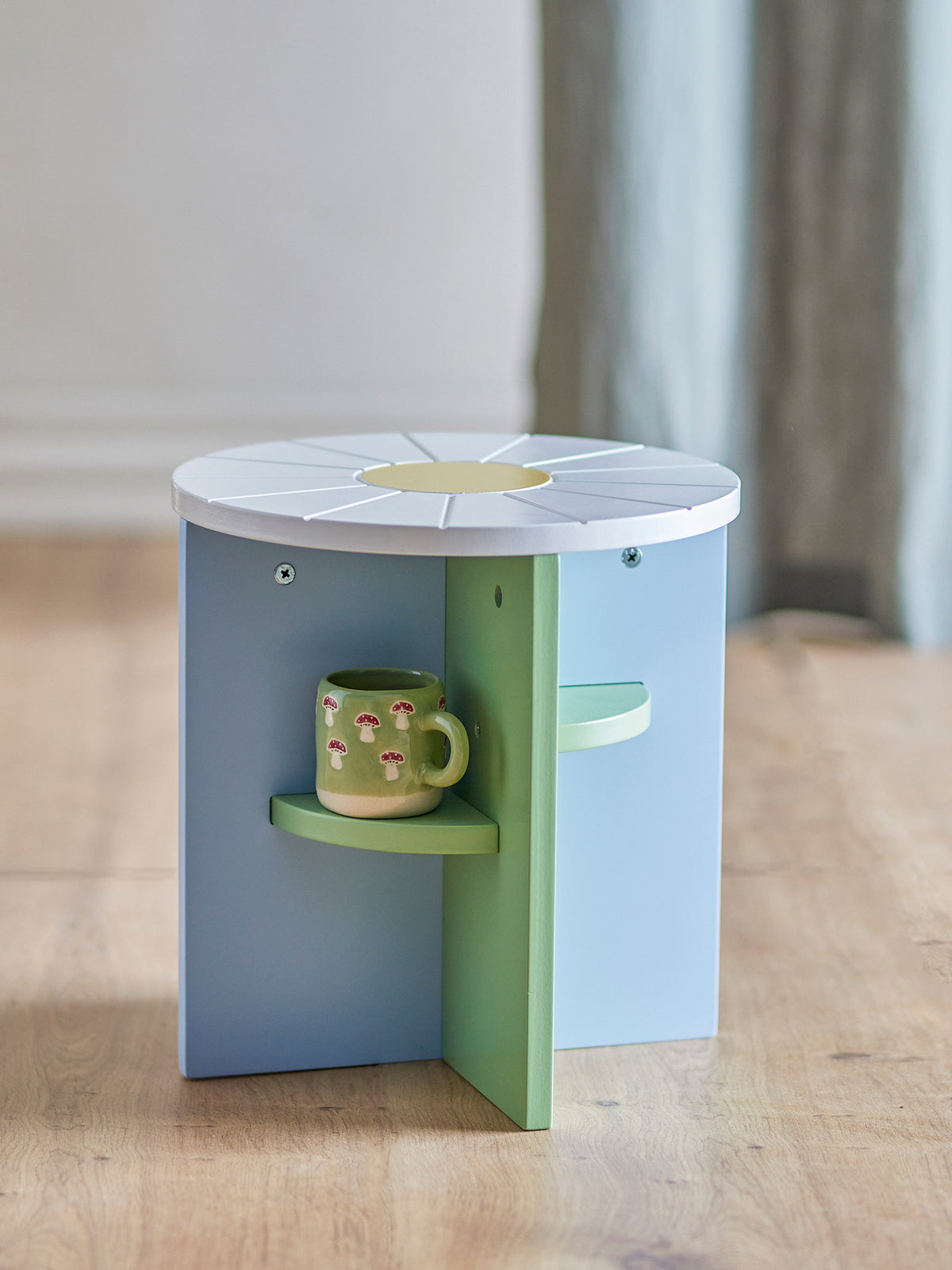 Latti Hocker, Bunt, FSC®100%, MDF in Multi präsentiert im Onlineshop von KAQTU Design AG. Hocker ist von Bloomingville Mini