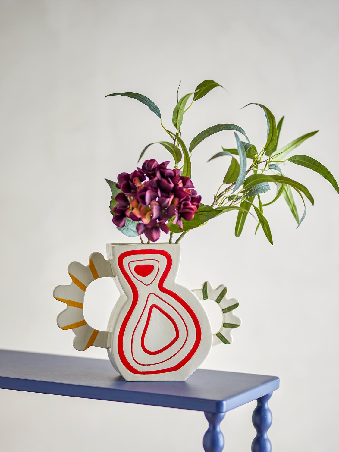 Samila Vase, Bunt, Steingut in Multi präsentiert im Onlineshop von KAQTU Design AG. Vase ist von Bloomingville