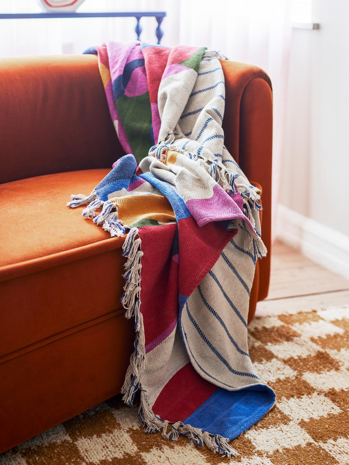 Artista Decke, Bunt, Recycelte Baumwolle in Multi präsentiert im Onlineshop von KAQTU Design AG. Bettüberwurf ist von Bloomingville