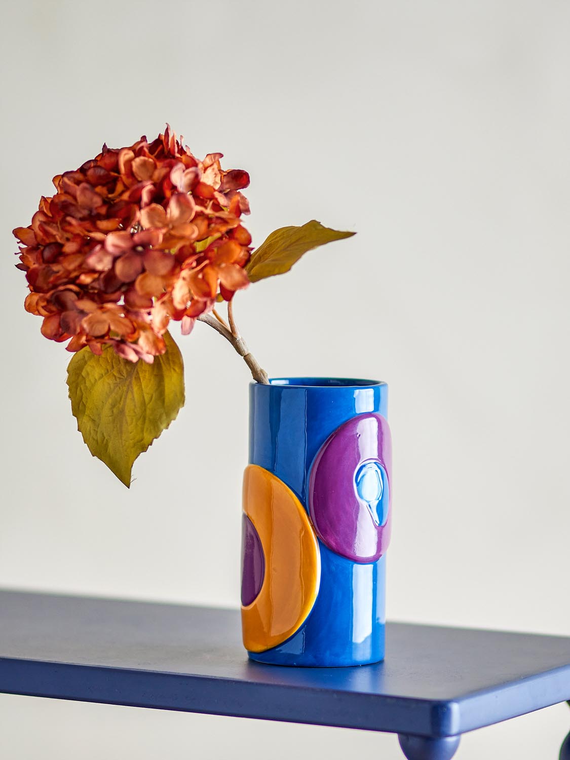 Polivia Vase, Bunt, Keramik in Multi präsentiert im Onlineshop von KAQTU Design AG. Vase ist von Bloomingville