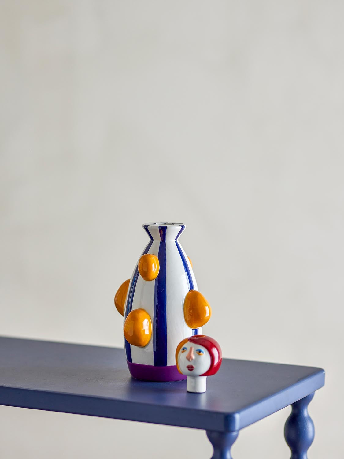 Conneli Kerzenhalter, Bunt, Keramik in Multi präsentiert im Onlineshop von KAQTU Design AG. Kerzenständer ist von Bloomingville