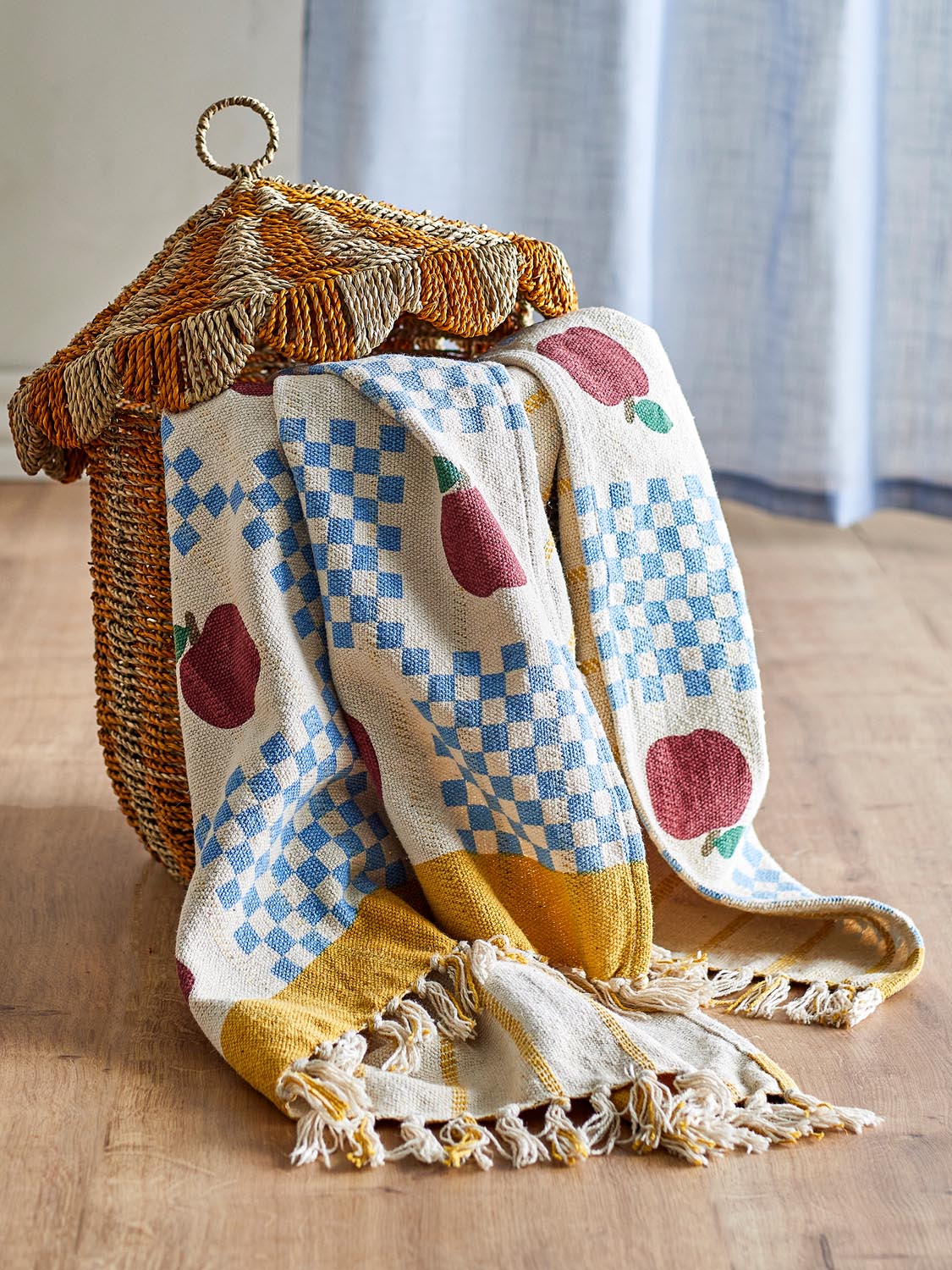 Gala Decke, Bunt, Recycelte Baumwolle in Multi präsentiert im Onlineshop von KAQTU Design AG. Bettüberwurf ist von Bloomingville Mini