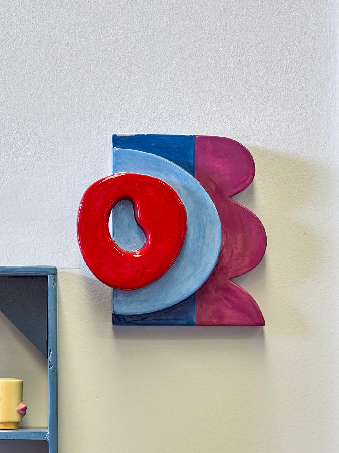 Polivia Wanddekoration, Bunt, Keramik in Multi präsentiert im Onlineshop von KAQTU Design AG. Bild ist von Bloomingville