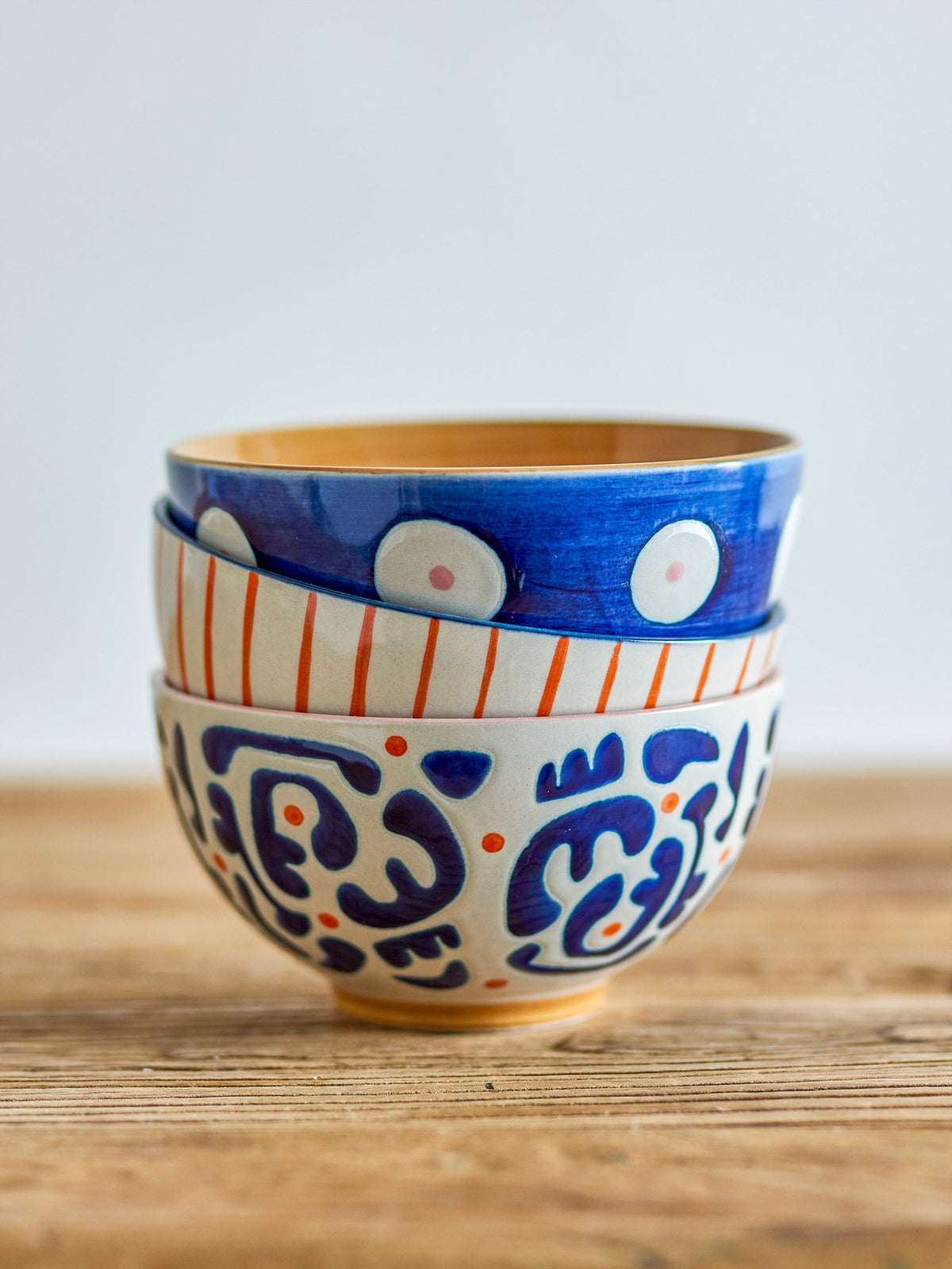 Eviaya Schale, Bunt, Steingut in Multi präsentiert im Onlineshop von KAQTU Design AG. Schale ist von Bloomingville
