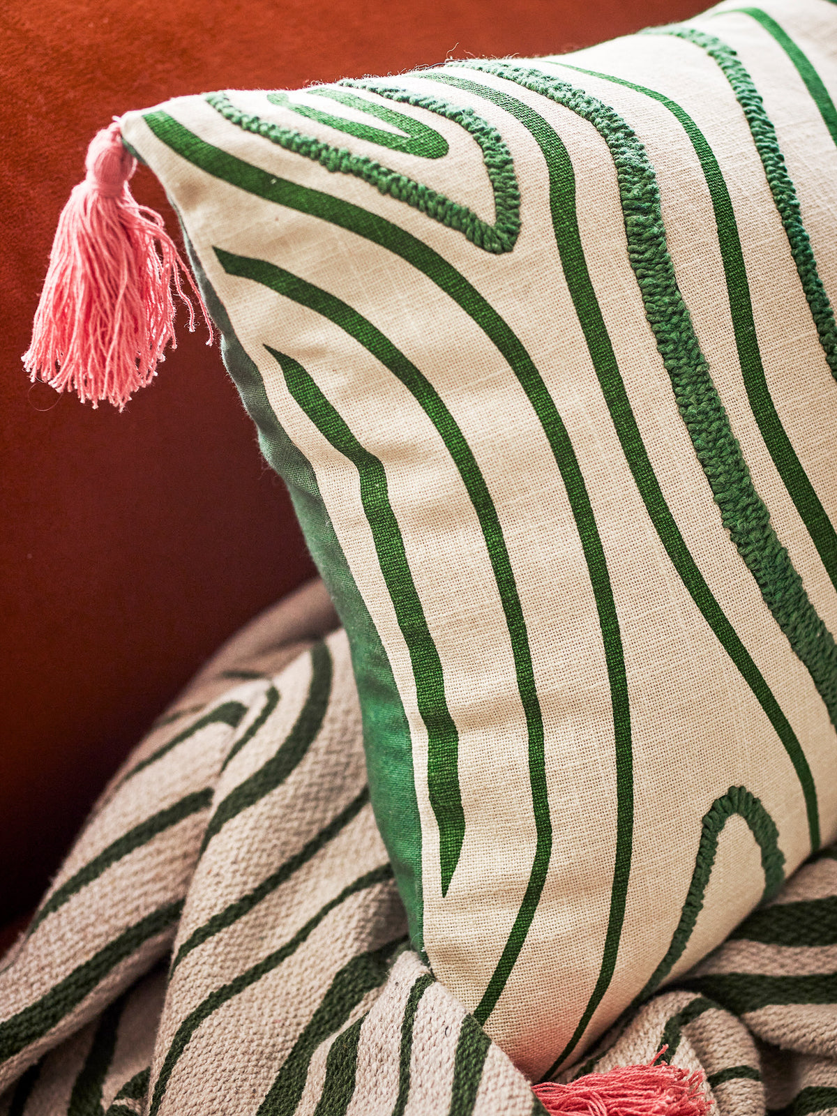 Woodsby Kissen, Bunt, Baumwolle in Multi präsentiert im Onlineshop von KAQTU Design AG. Deko Kissenbezug ist von Bloomingville