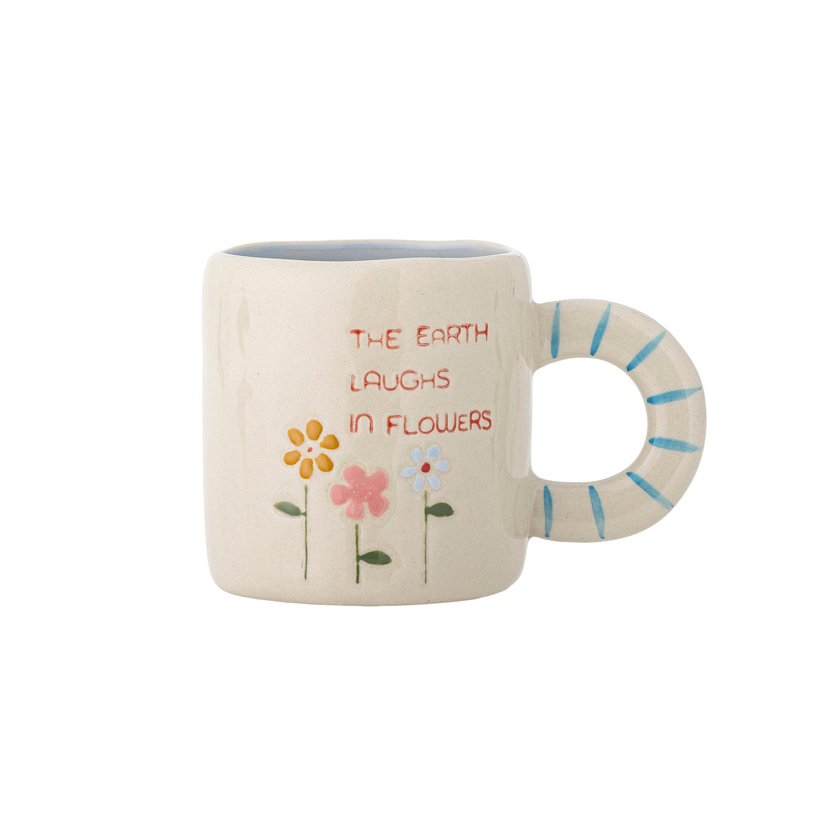 Weisse Tasse aus Steingut mit Regenbogen-Griff und Schriftzug, handbemalt, von Bloomingville Mini, Serie Cloudy, im Boho-Chic-Stil