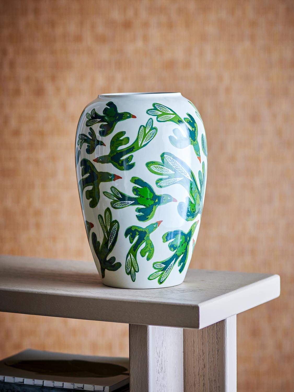 Birdliva Vase, Bunt, Steingut in Multi präsentiert im Onlineshop von KAQTU Design AG. Vase ist von Bloomingville