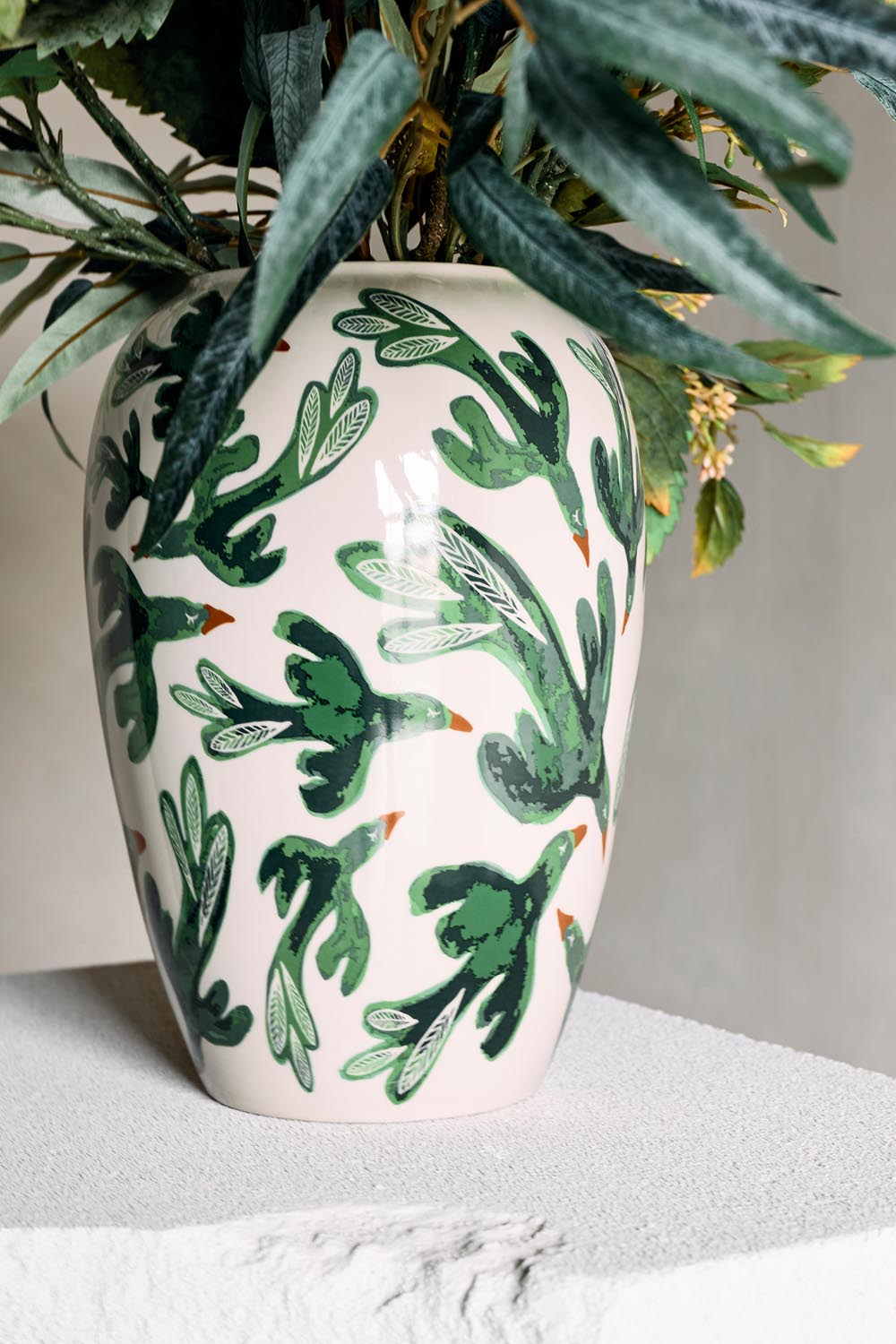 Birdliva Vase, Bunt, Steingut in Multi präsentiert im Onlineshop von KAQTU Design AG. Vase ist von Bloomingville