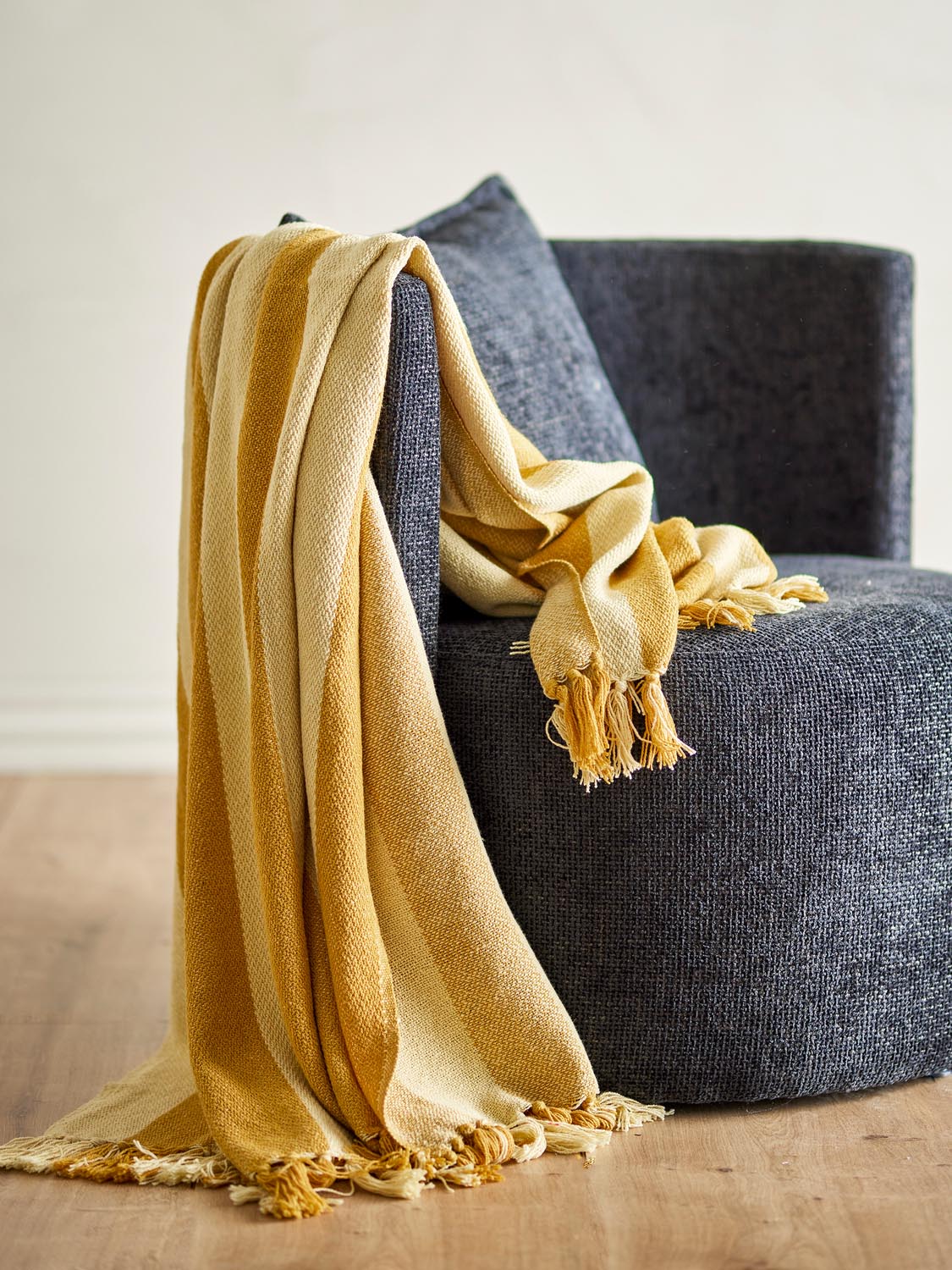 Frello Decke, Gelb, Recycelte Baumwolle in Yellow präsentiert im Onlineshop von KAQTU Design AG. Bettüberwurf ist von Bloomingville