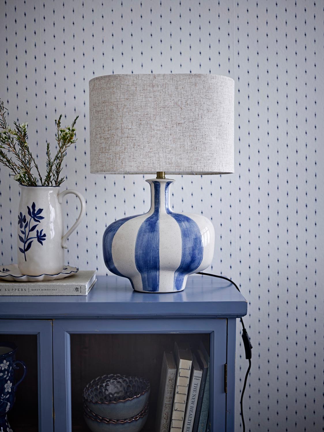 Hazem Kabinett, Blau, Tannenholz in Blue präsentiert im Onlineshop von KAQTU Design AG. Cabinet ist von Creative Collection