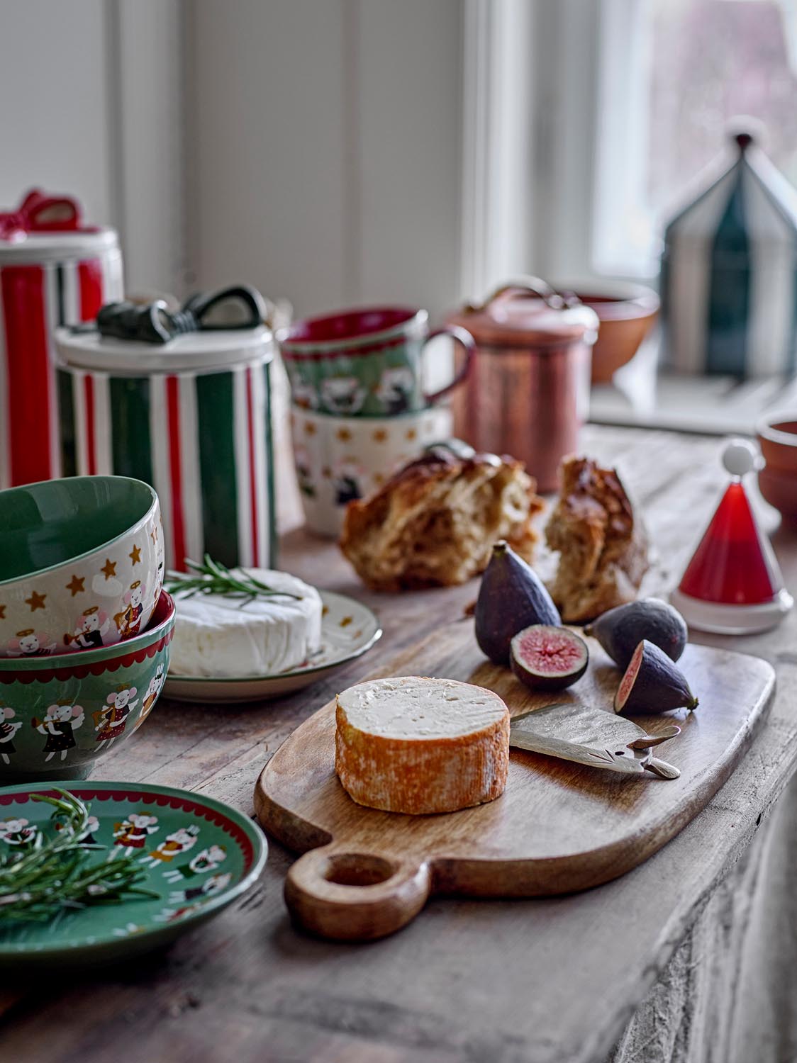 Peo Teller, Grün, Steingut in Green präsentiert im Onlineshop von KAQTU Design AG. Teller ist von Bloomingville