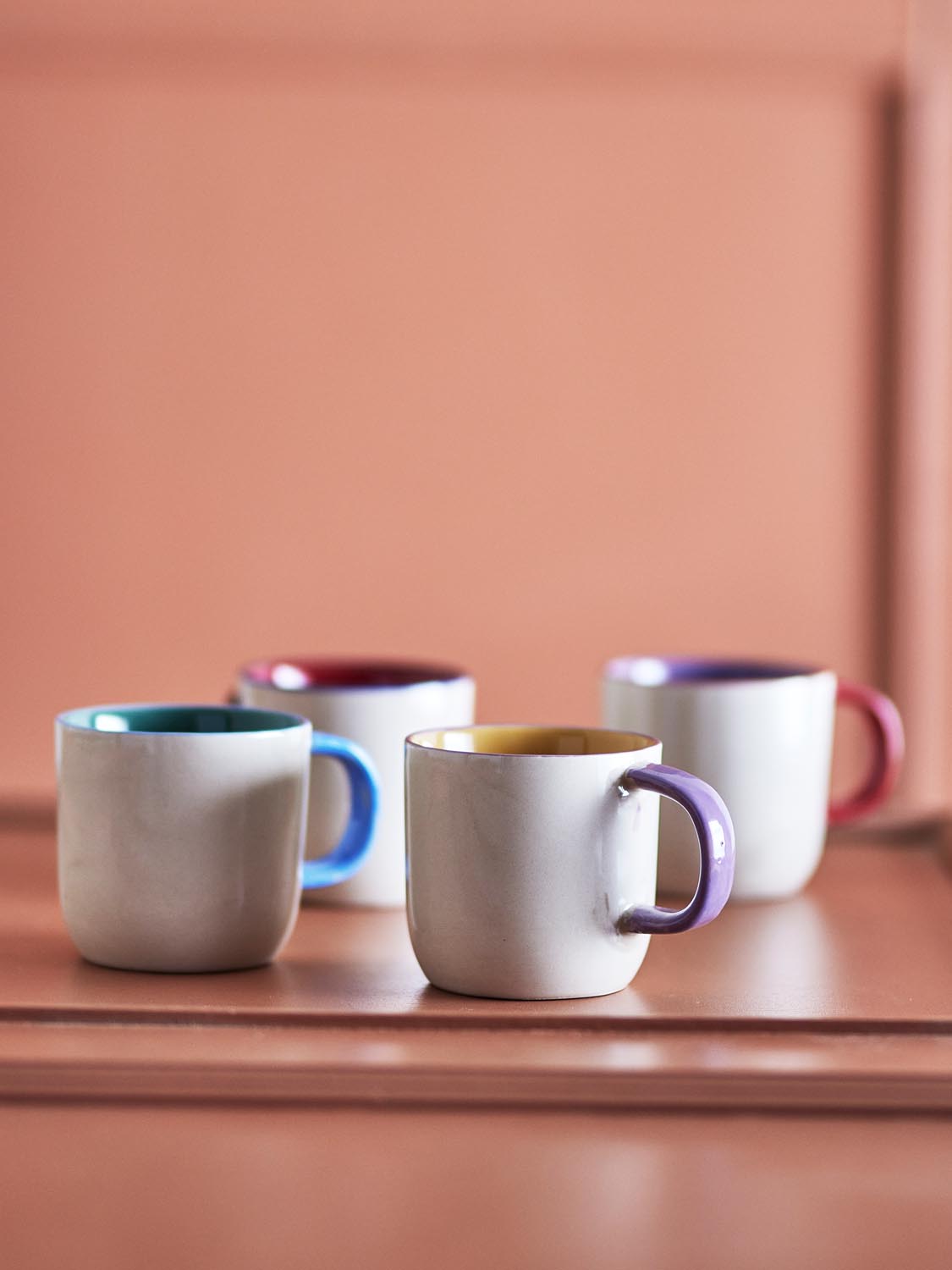 Vista Becher, Bunt, Steingut in Multi präsentiert im Onlineshop von KAQTU Design AG. Tasse ist von Bloomingville