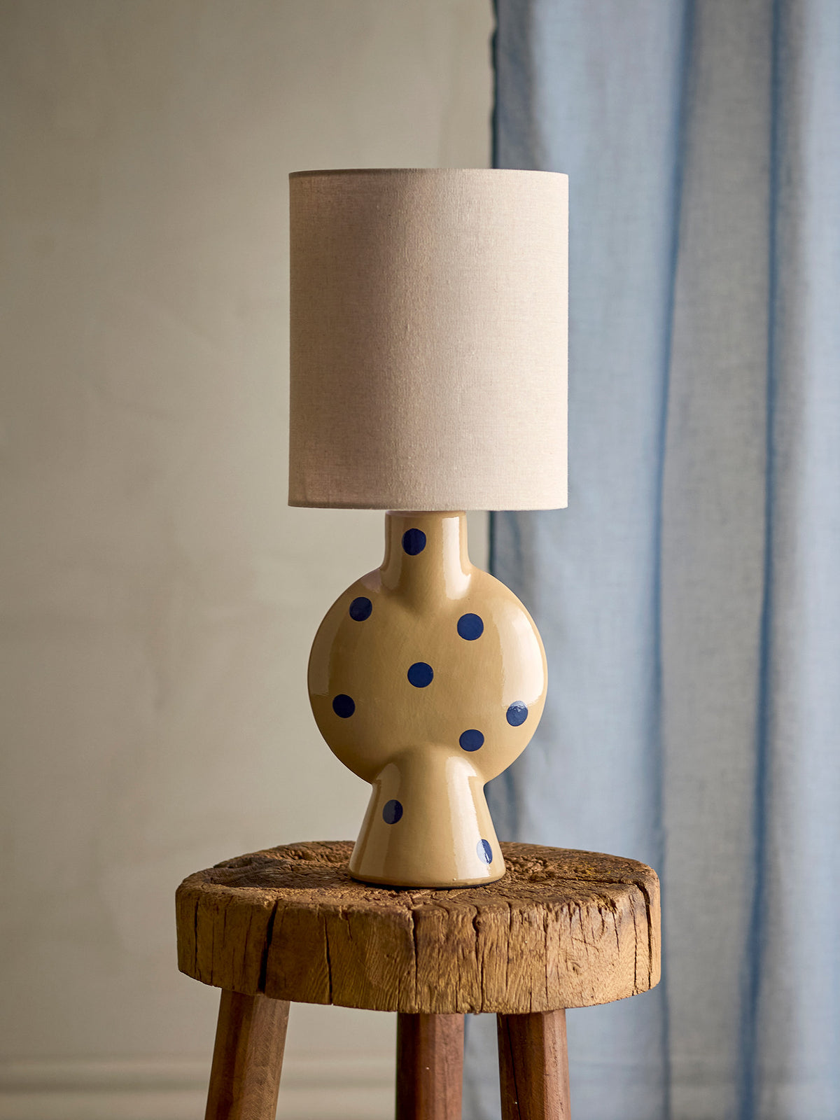 Sergio Tischlampe, Bunt, Steingut in Multi präsentiert im Onlineshop von KAQTU Design AG. Tischleuchte ist von Bloomingville