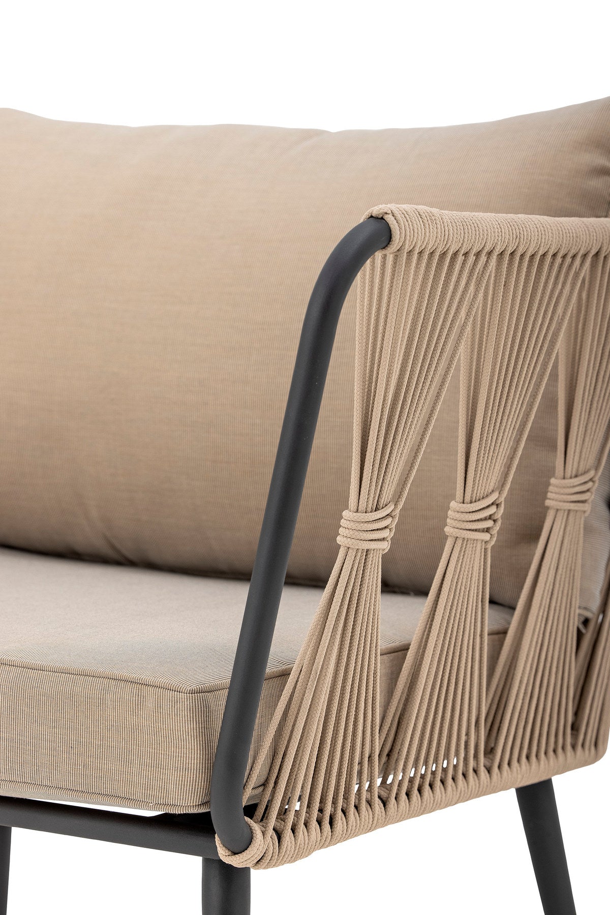 Pavone Loungesessel, Braun, Metall in Brown präsentiert im Onlineshop von KAQTU Design AG. Outdoor-Sessel mit Armlehnen ist von Bloomingville