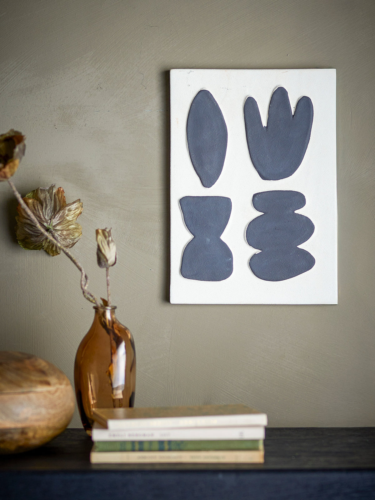 Lutton Wanddekoration, Weiss, Steingut in Weiss präsentiert im Onlineshop von KAQTU Design AG. Kunstgegenstände ist von Bloomingville
