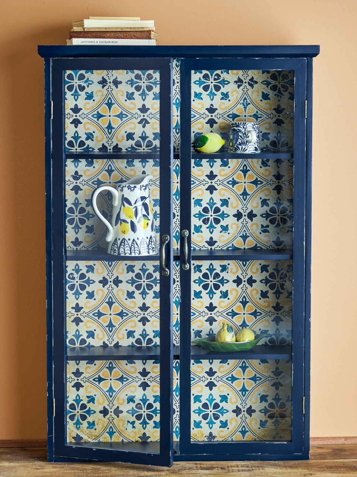 Hazem Kabinett, Blau, Tannenholz in Blau präsentiert im Onlineshop von KAQTU Design AG. Cabinet ist von Creative Collection