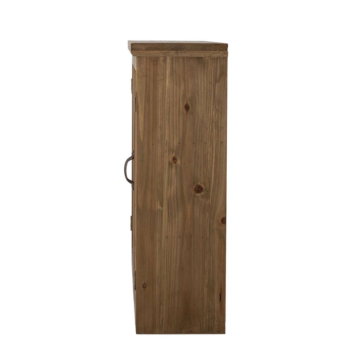 Entdecken Sie das Ruthie Kabinett von Bloomingville – ein eleganter Vitrinenschrank aus Kiefernholz, ideal für stilvolle Präsentation und praktischen Stauraum.