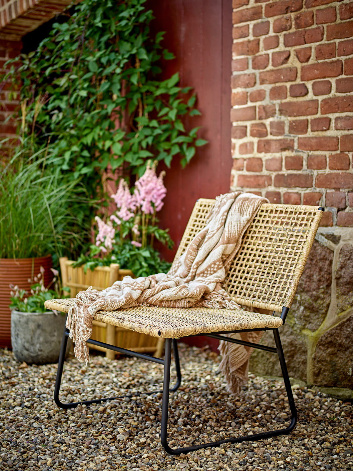 Vallone Loungesessel, Natur, Polyrattan in Natur präsentiert im Onlineshop von KAQTU Design AG. Outdoor-Sessel mit Armlehnen ist von Bloomingville