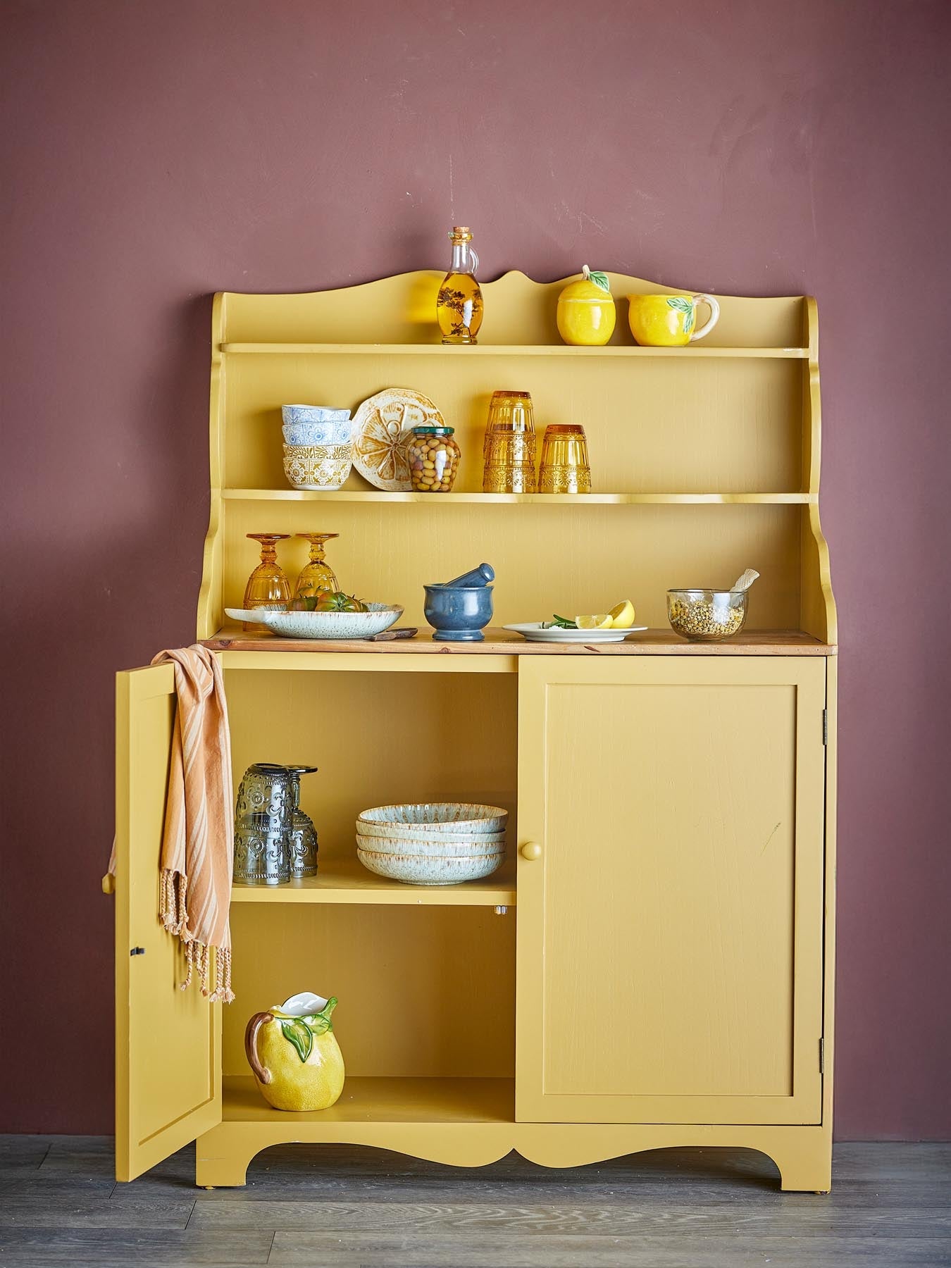 Libby Kabinett, Gelb, Kiefer in Gelb präsentiert im Onlineshop von KAQTU Design AG. Standregal ist von Creative Collection