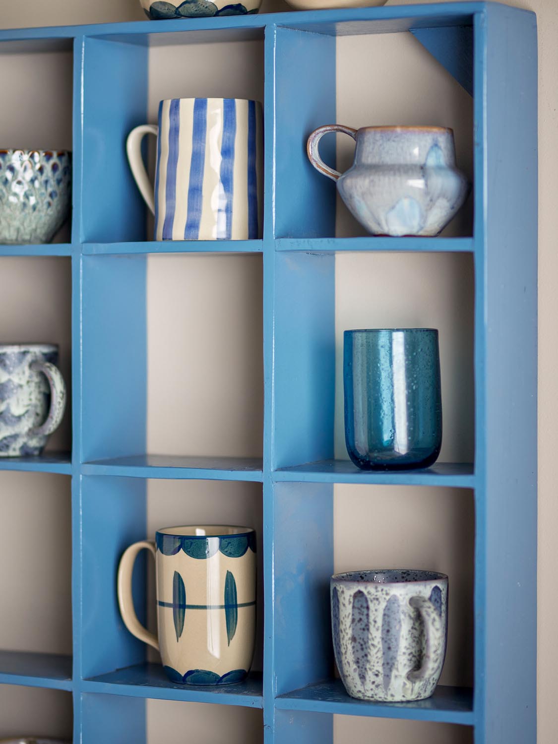 Bekka Regal, Blau, Recyceltes Holz in Blue präsentiert im Onlineshop von KAQTU Design AG. Wandregal ist von Creative Collection