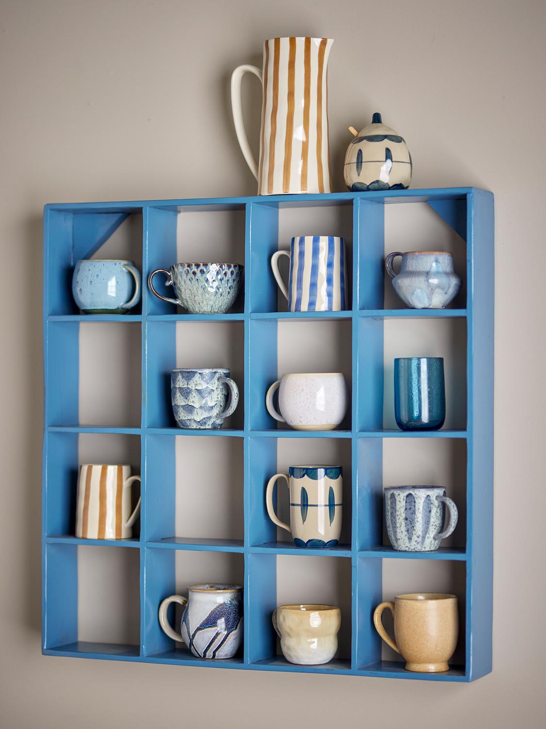 Bekka Regal, Blau, Recyceltes Holz in Blue präsentiert im Onlineshop von KAQTU Design AG. Wandregal ist von Creative Collection