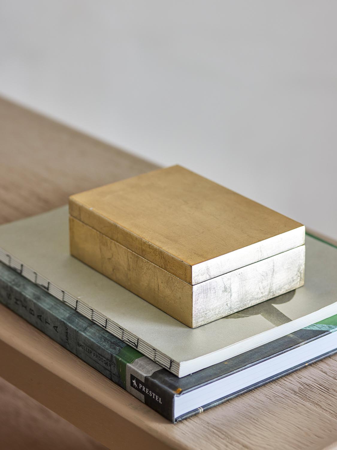 Nenon Box mit Deckel, Gold, FSC®100%, MDF in Gold präsentiert im Onlineshop von KAQTU Design AG. Aufbewahrungsbox ist von Bloomingville
