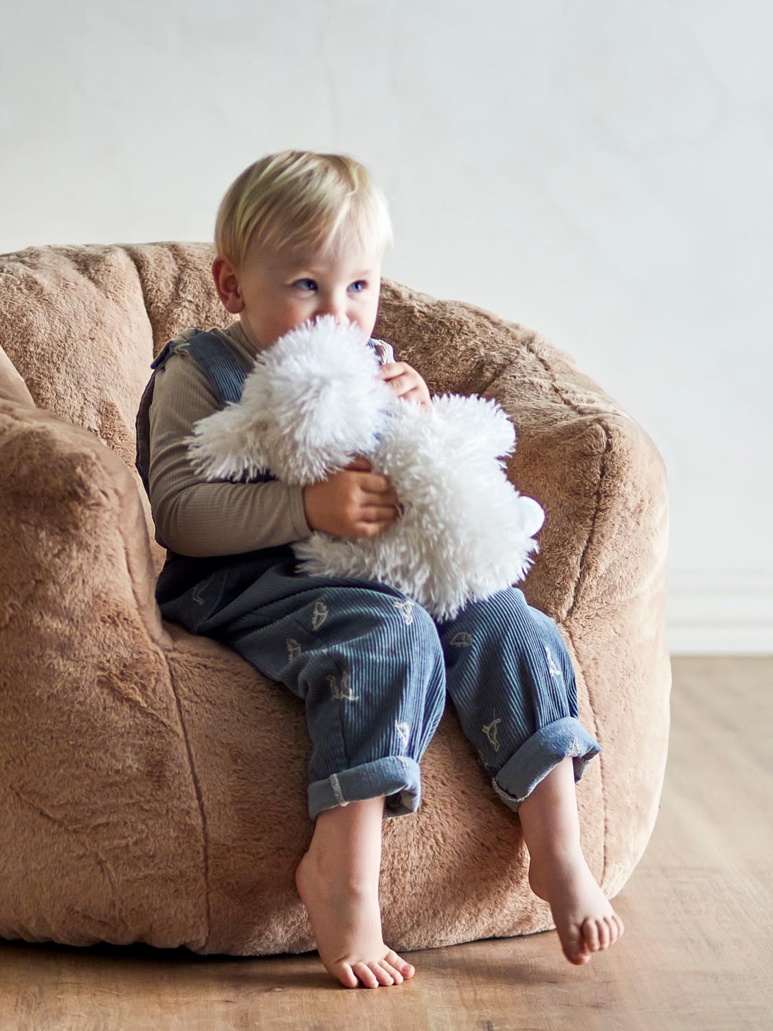 Kari Loungesessel, Braun, Polyester in Brown präsentiert im Onlineshop von KAQTU Design AG. Sessel ist von Bloomingville Mini