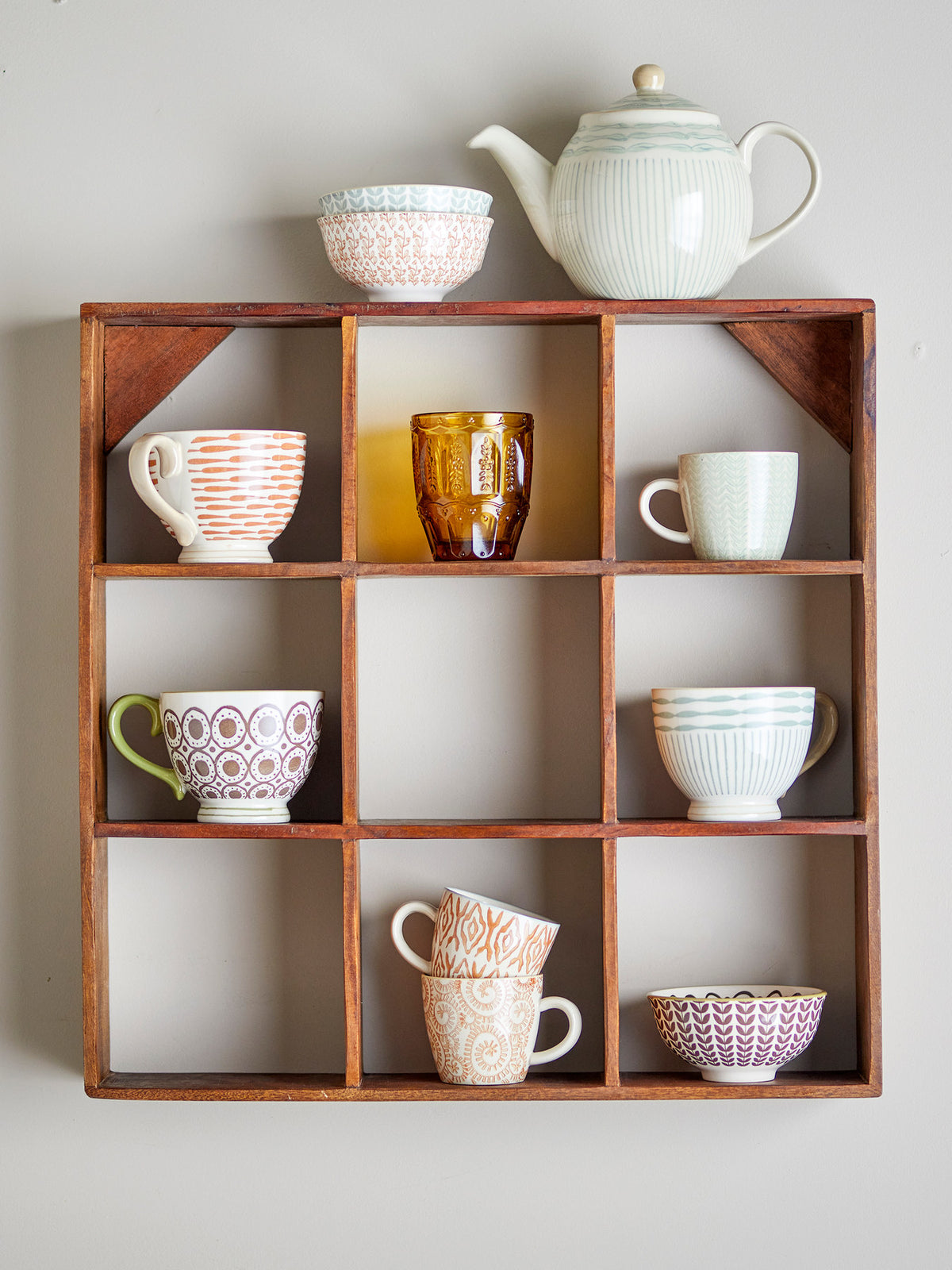 Tilo Regal, Braun, Recyceltes Holz in Brown präsentiert im Onlineshop von KAQTU Design AG. Wandregal ist von Creative Collection