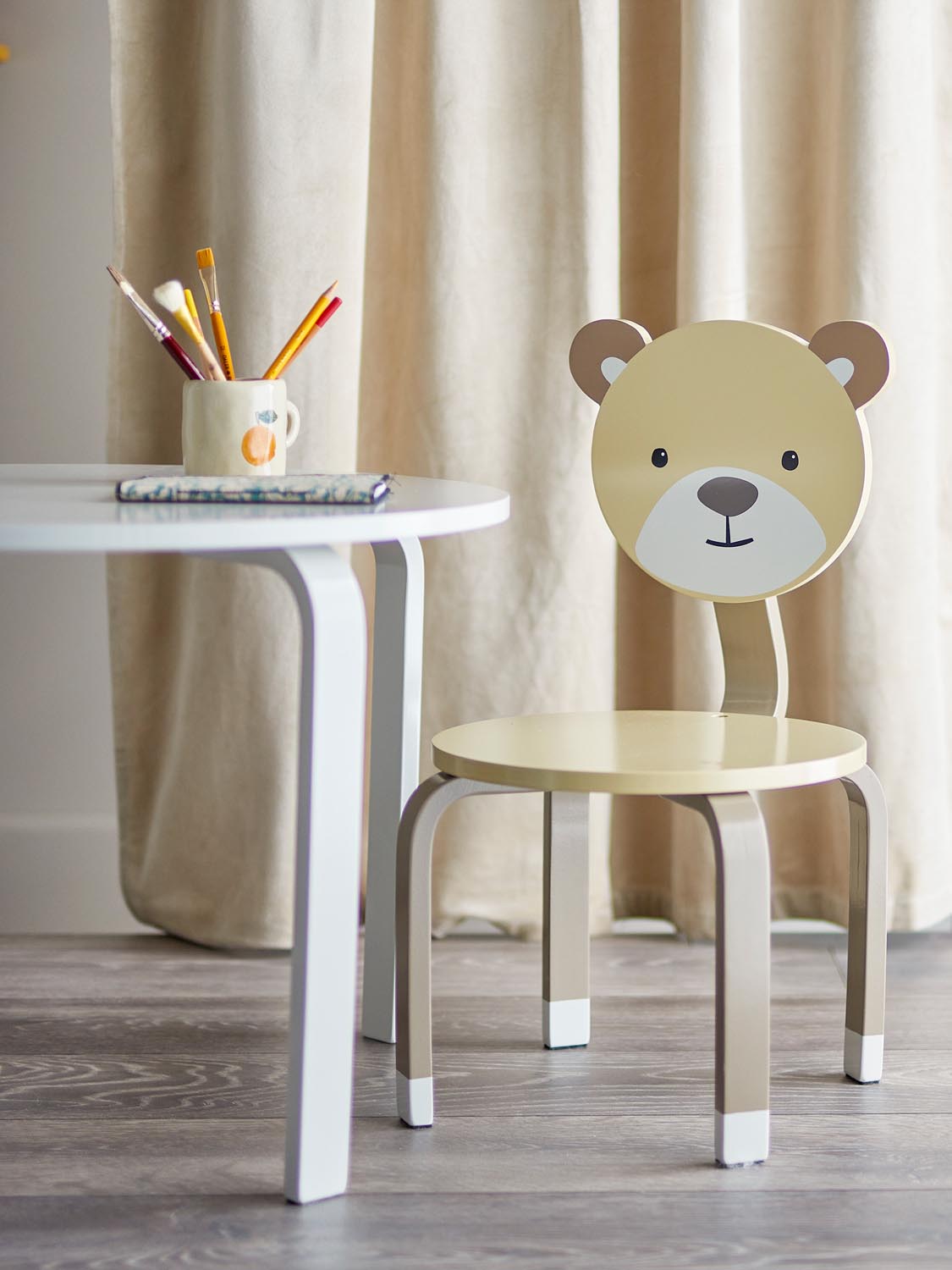 Marle Stuhl, Braun, FSC®100%, MDF in Brown präsentiert im Onlineshop von KAQTU Design AG. Stuhl ist von Bloomingville Mini