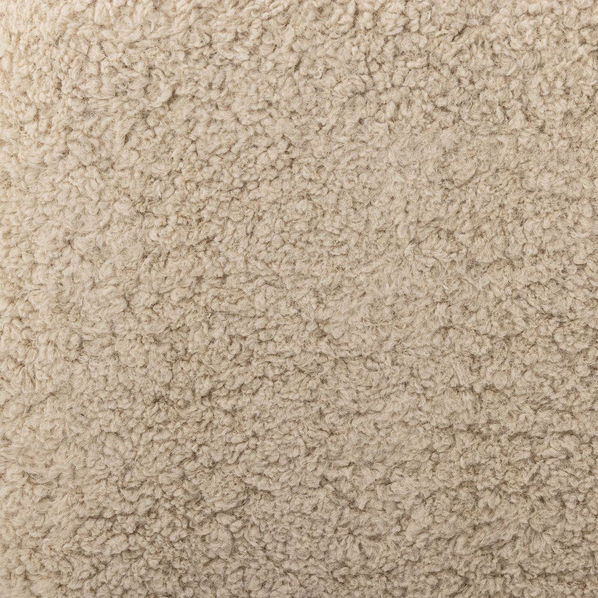 Camino Loungesessel von Bloomingville Mini in Natur, runde Form mit Teddy-Fleece-Bezug, Holzbeinen und Fusskappen.