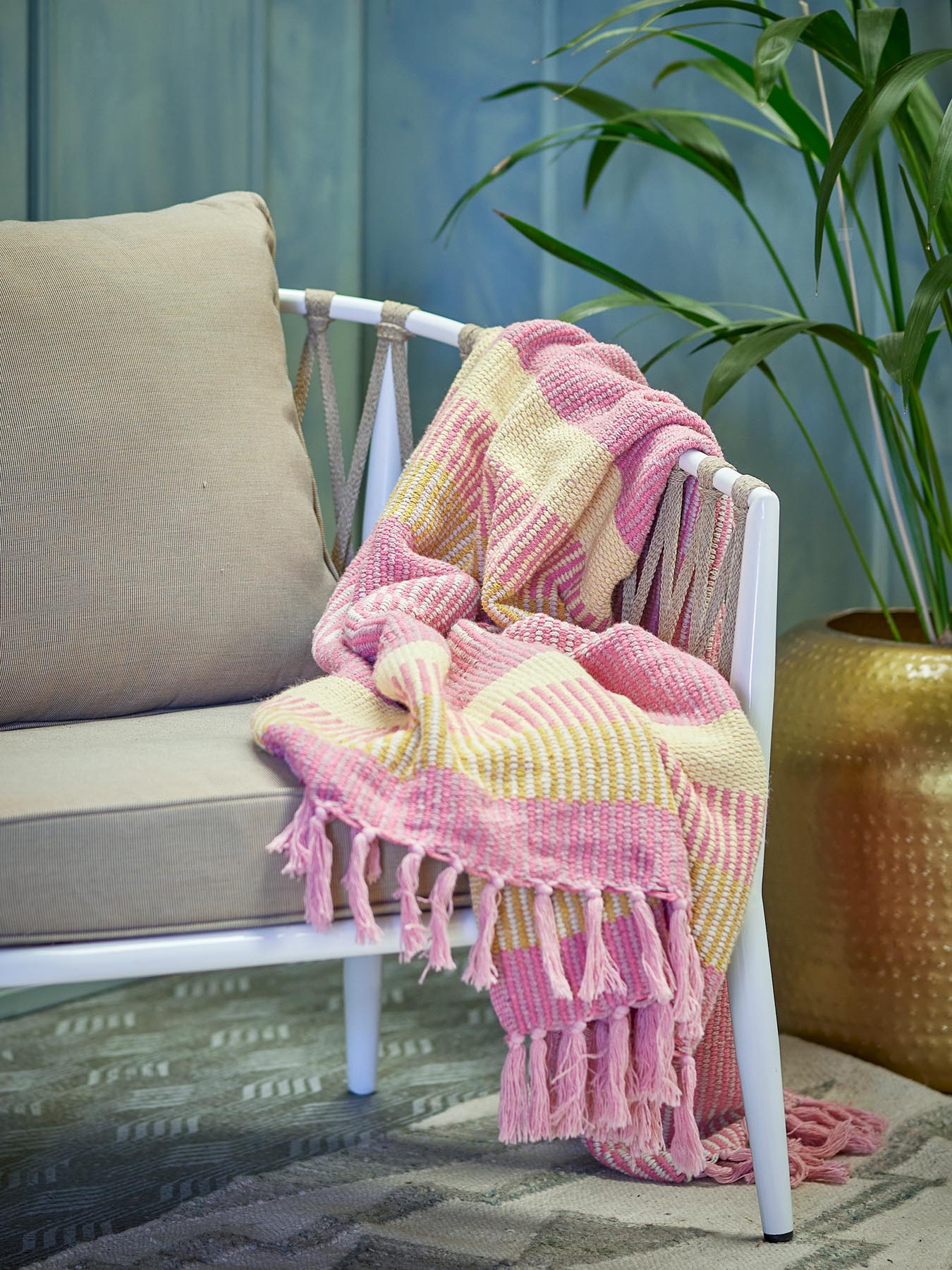 Isnel Decke, Pink, Recycelte Baumwolle in Rosa präsentiert im Onlineshop von KAQTU Design AG. Bettüberwurf ist von Creative Collection