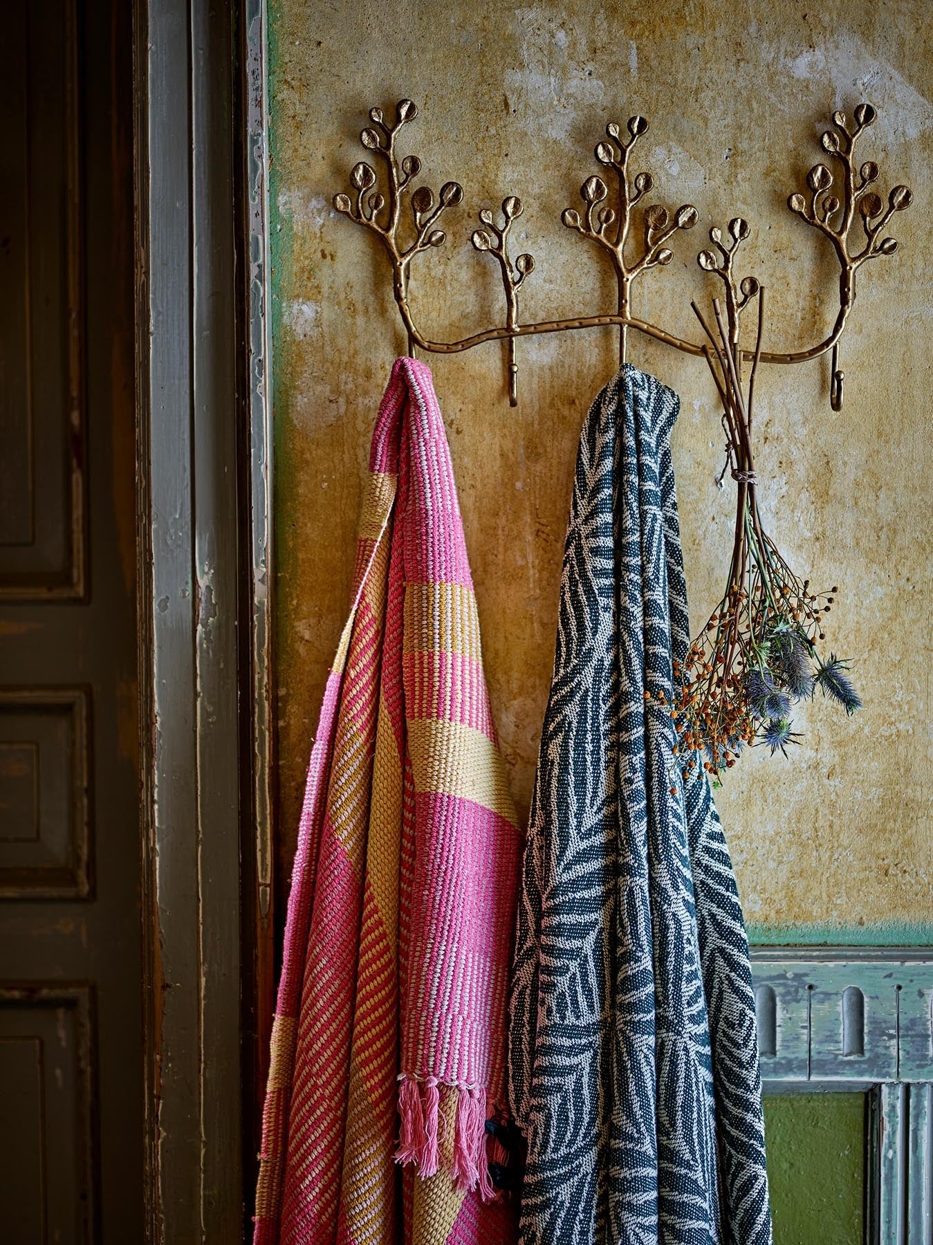 Isnel Decke, Pink, Recycelte Baumwolle in Rosa präsentiert im Onlineshop von KAQTU Design AG. Bettüberwurf ist von Creative Collection