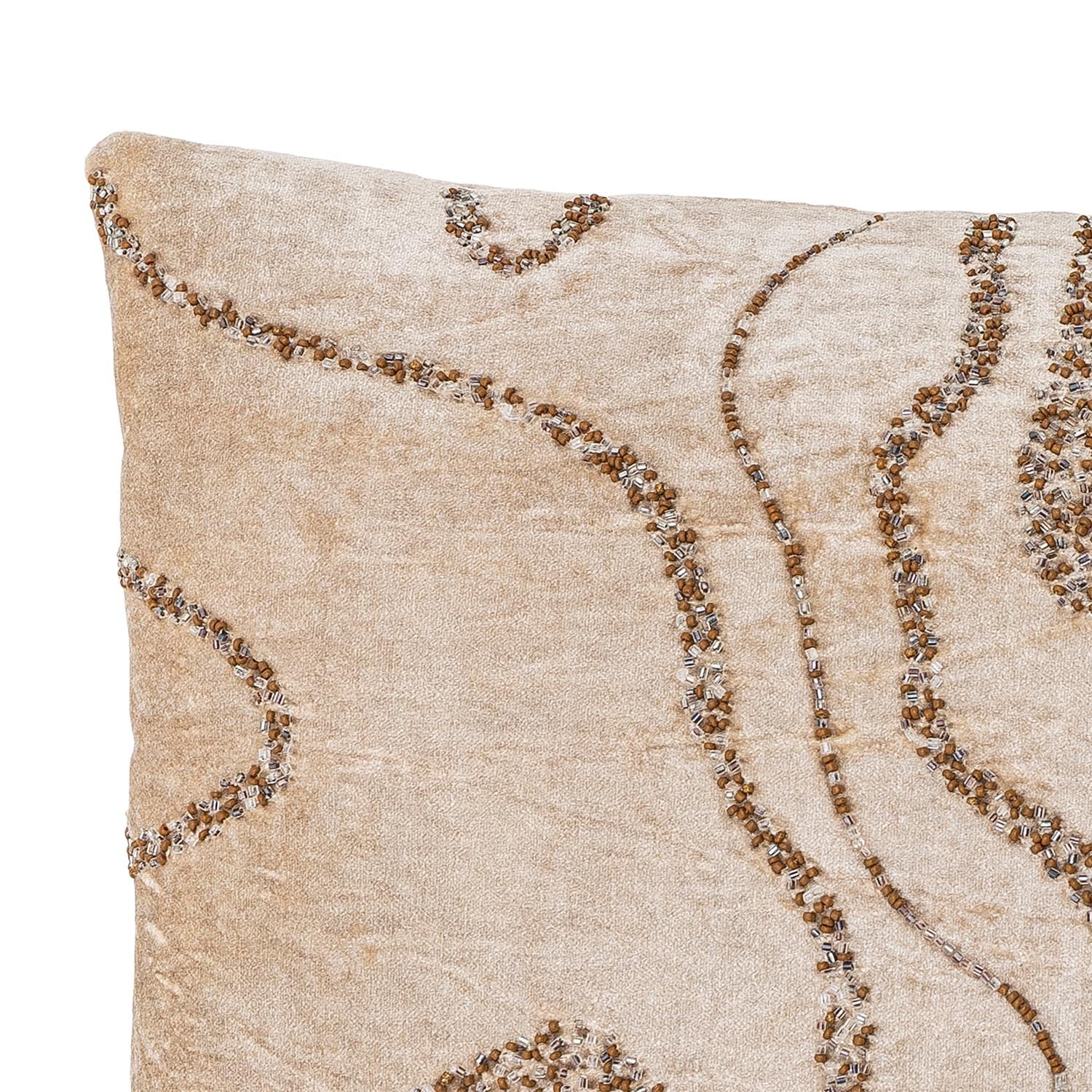 Entdecken Sie das stilvolle Adelona Kissen von Bloomingville in edlem Braun. Weicher Velours sorgt für Komfort und Eleganz in jedem Raum.