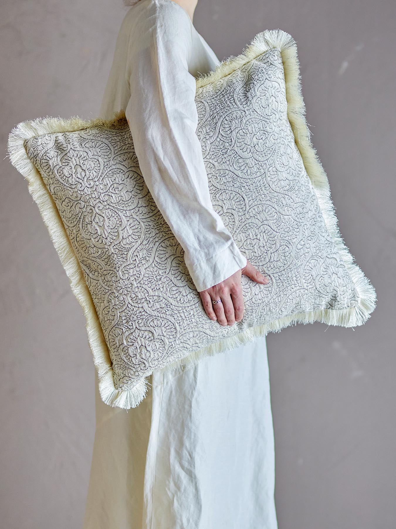 Cabrie Kissen, Natur, Polyester in Natur präsentiert im Onlineshop von KAQTU Design AG. Deko Kissen ist von Bloomingville