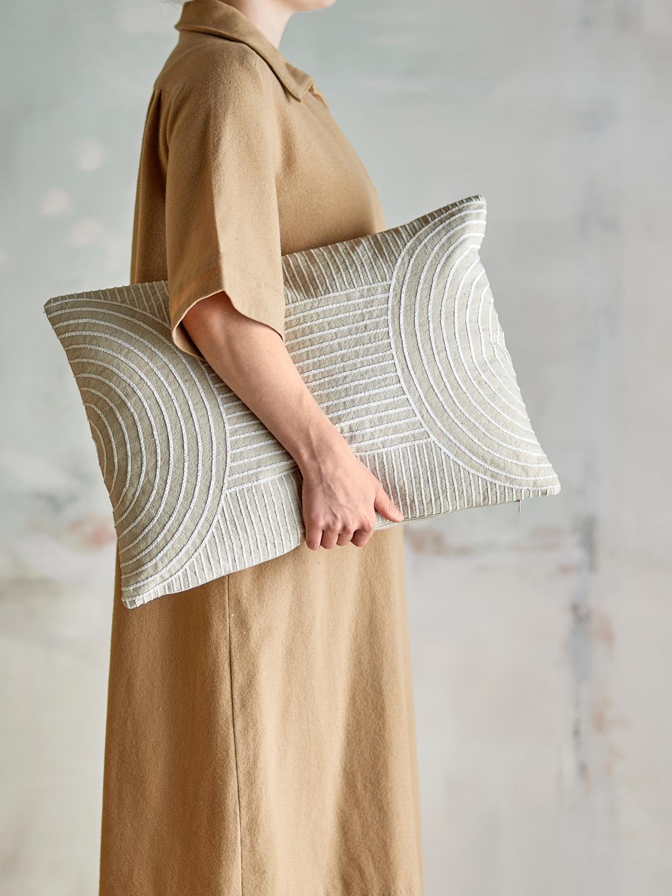 Chun Kissen, Natur, Baumwolle in Natur präsentiert im Onlineshop von KAQTU Design AG. Deko Kissen ist von Bloomingville