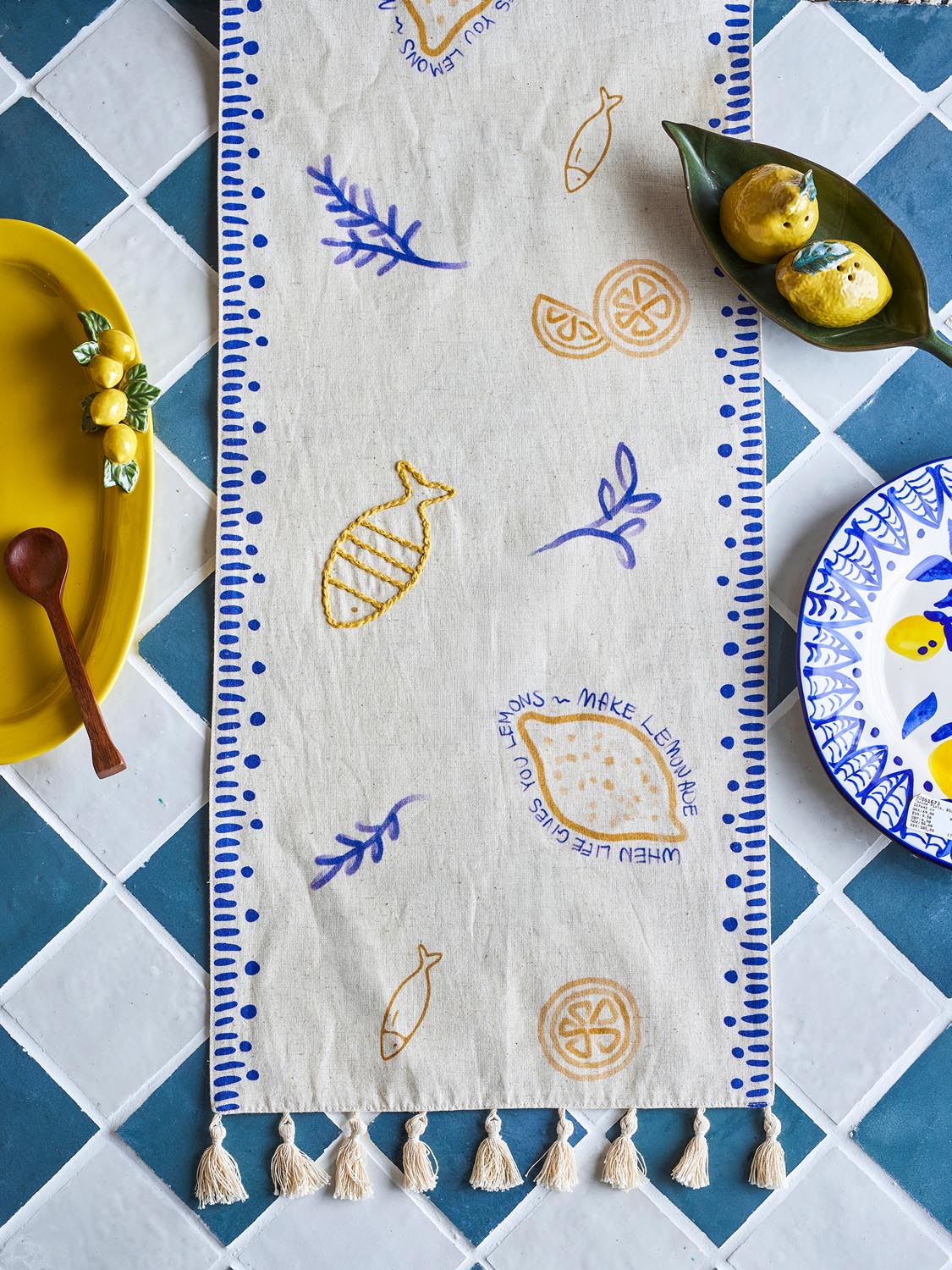 Maxima Tischläufer, Blau, Baumwolle OEKO-TEX® in Blue präsentiert im Onlineshop von KAQTU Design AG. Pfannenuntersatz ist von Creative Collection