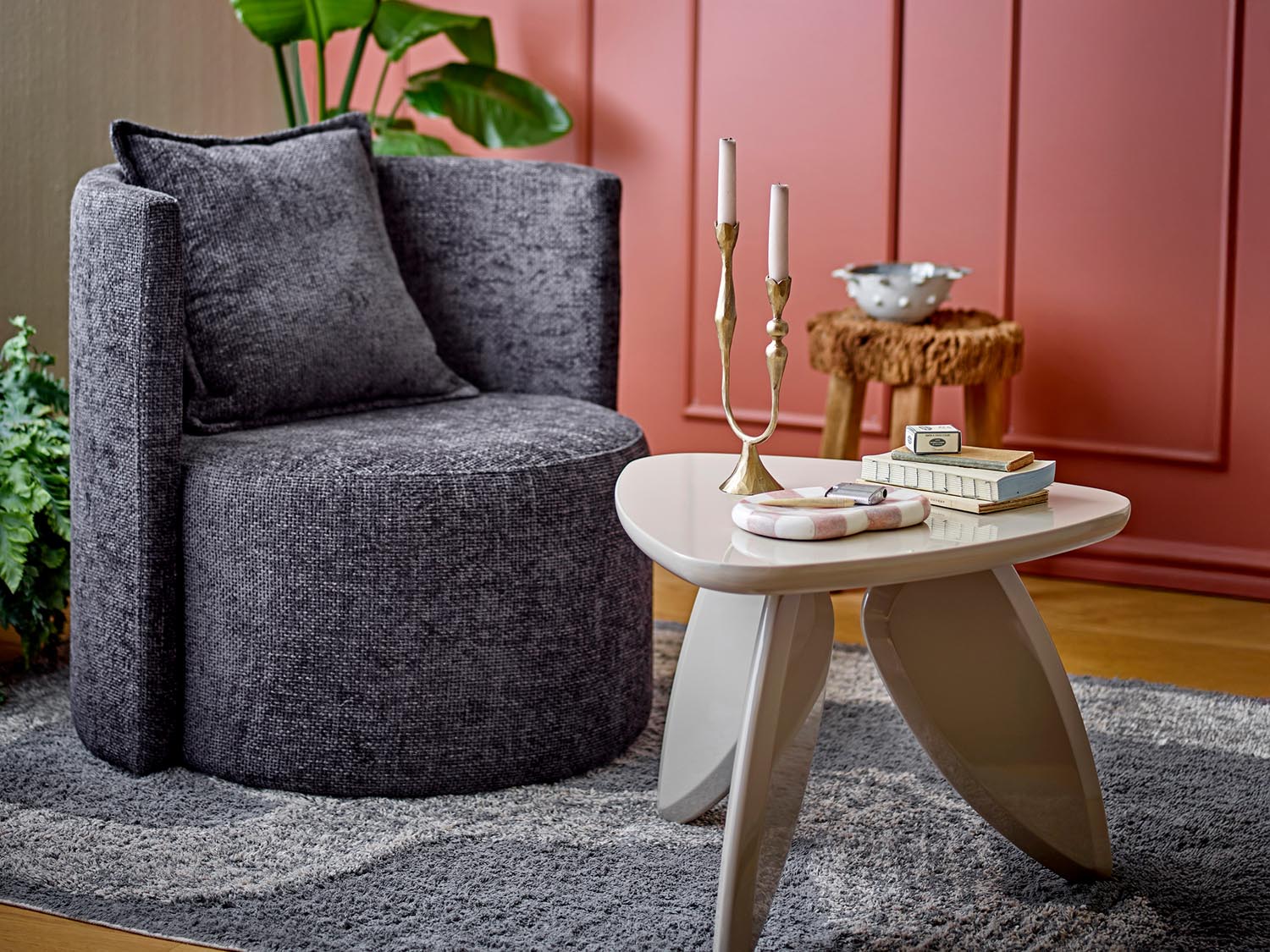 Vesc Kerzenhalter, Brass, Metall in Brass präsentiert im Onlineshop von KAQTU Design AG. Kerzenständer ist von Bloomingville