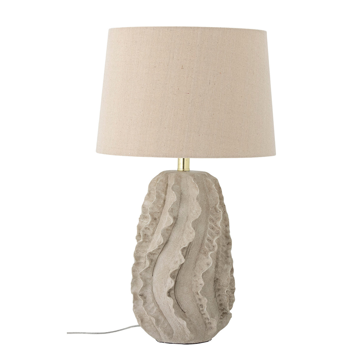 Natika Tischlampe, Weiss, Steingut von Creative Collection: handgefertigter Lampenfuss aus Steingut mit weissem Leinenschirm im Boho-Chic-Stil.