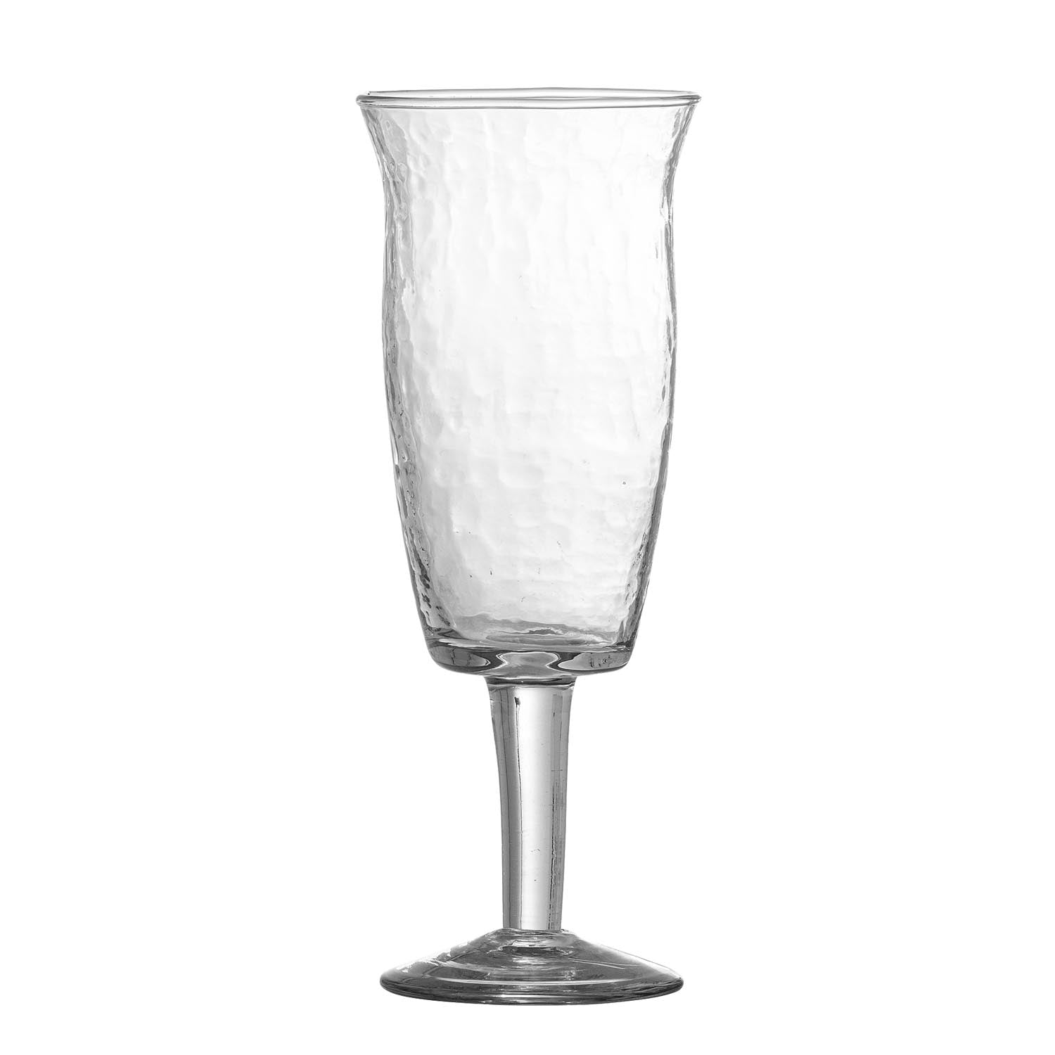 Genießen Sie Wein stilvoll mit dem Asha Weinglas von Bloomingville. Recyceltes Glas, gehämmerte Oberfläche – perfekt für jeden Anlass!
