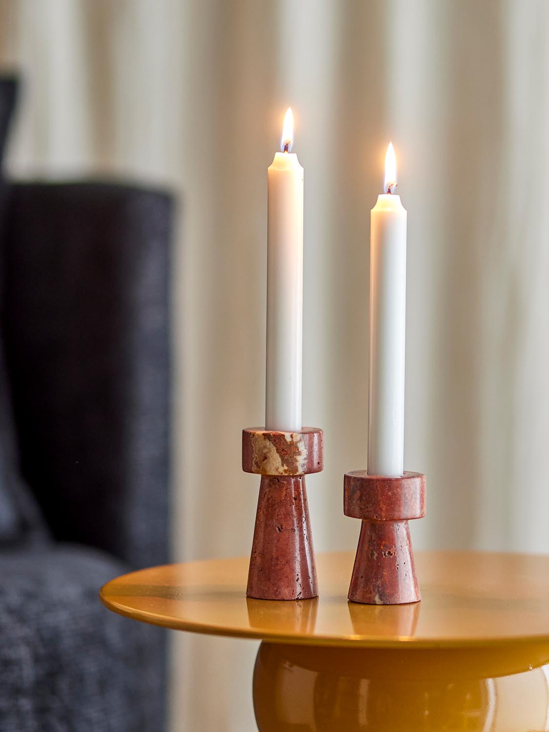 Anneli Kerzenhalter, Rose, Travertin in Rose präsentiert im Onlineshop von KAQTU Design AG. Kerzenständer ist von Bloomingville