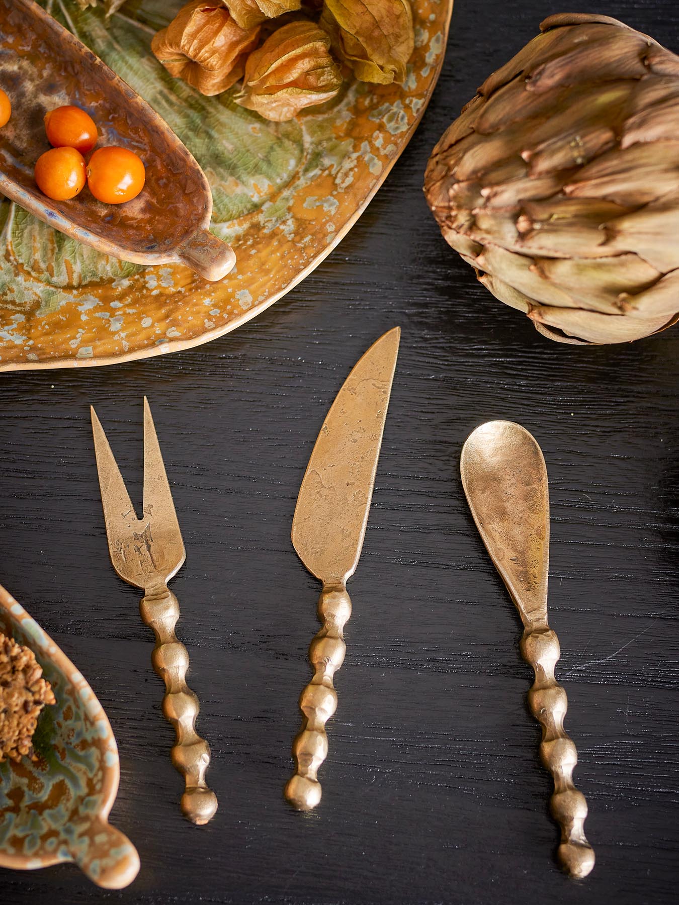 Haolin Käse-Utensilien, Brass, Metall in Messing präsentiert im Onlineshop von KAQTU Design AG. Käsezubehör ist von Bloomingville