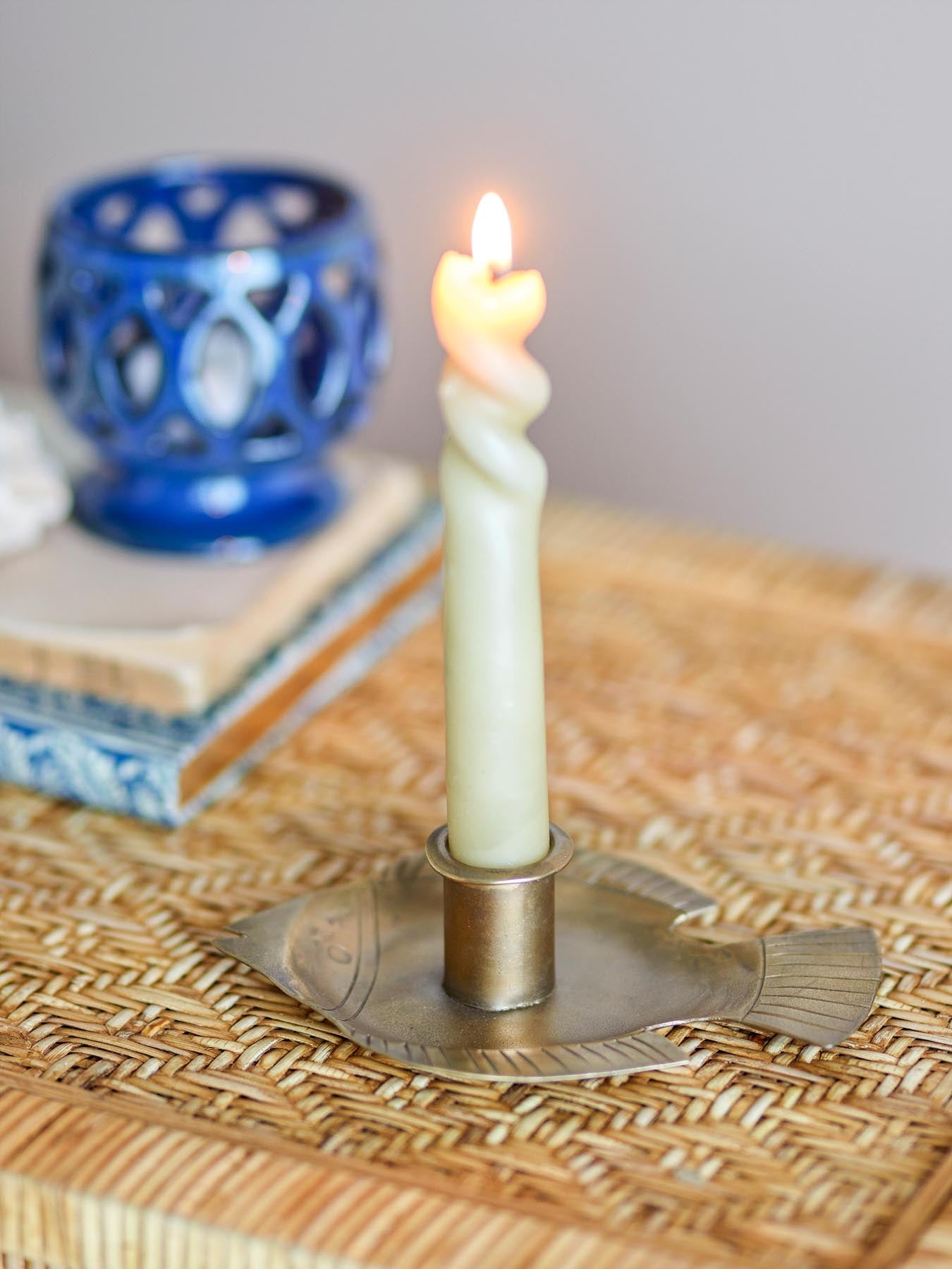 Fabius Kerzenhalter, Brass, Metall in Messing präsentiert im Onlineshop von KAQTU Design AG. Kerzenständer ist von Creative Collection