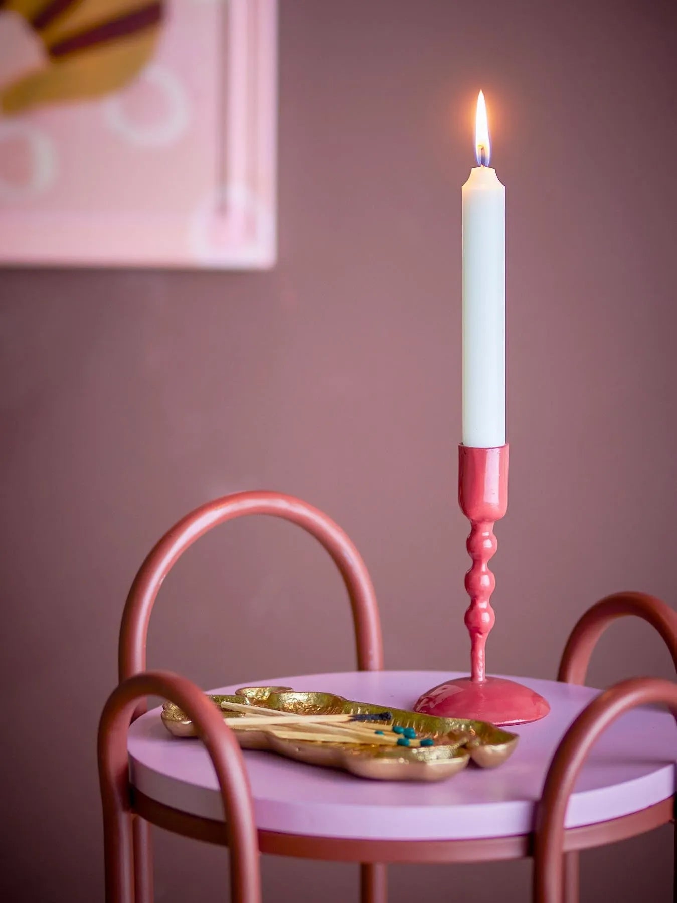 Eber Kerzenhalter, Rot, Metall in Rot präsentiert im Onlineshop von KAQTU Design AG. Kerzenständer ist von Bloomingville